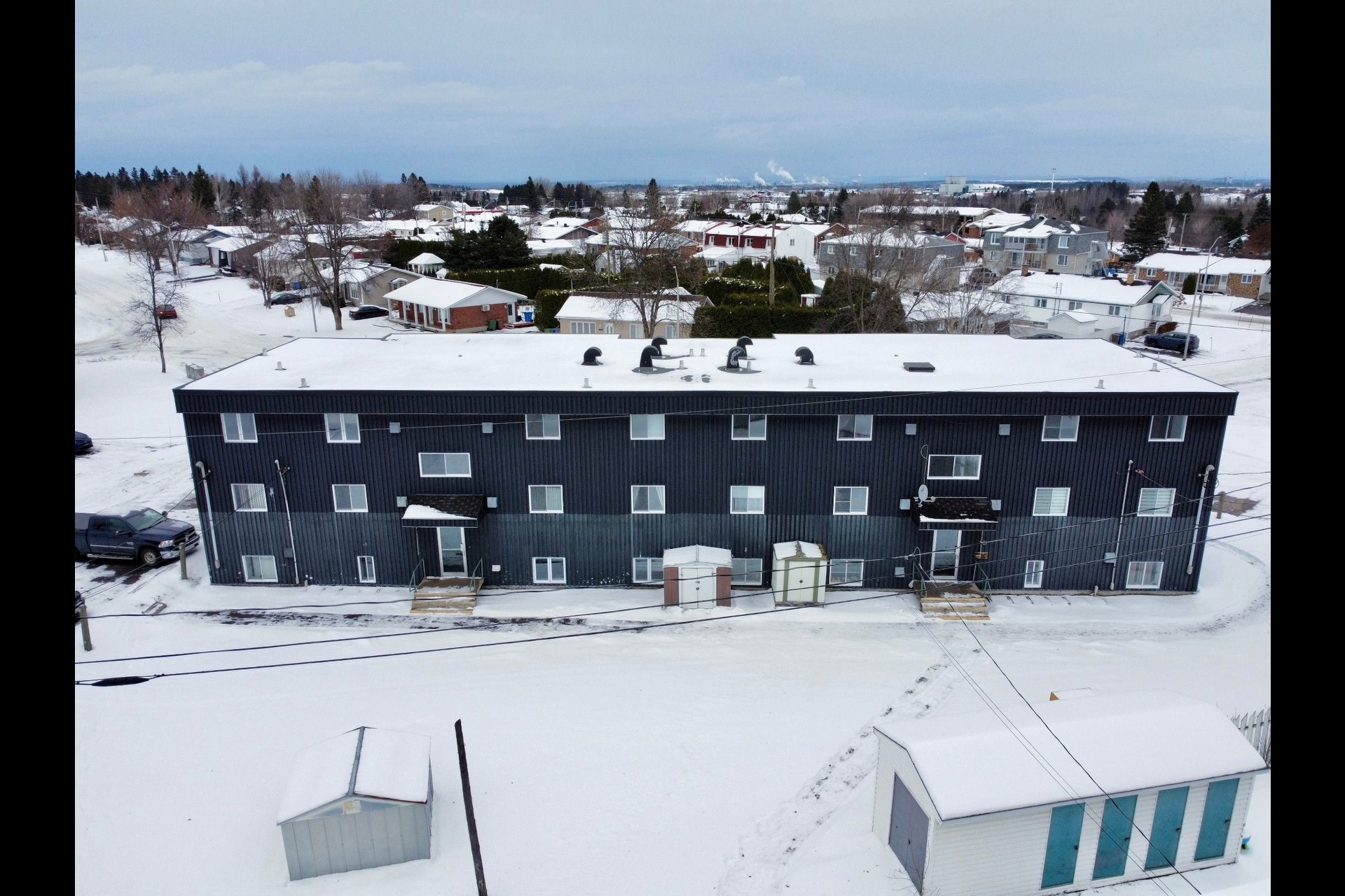 image 1 - Income property For sale Jonquière Saguenay  - 4 rooms