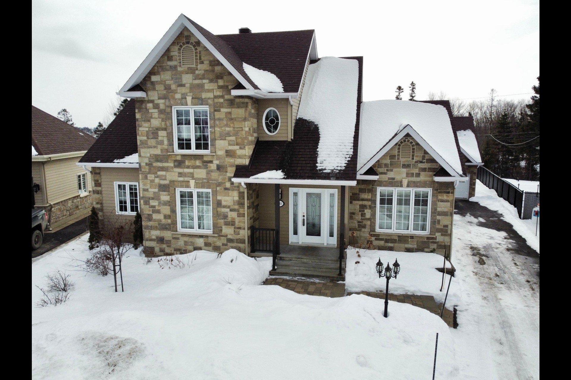 image 0 - House For sale Chicoutimi Saguenay  - 15 rooms
