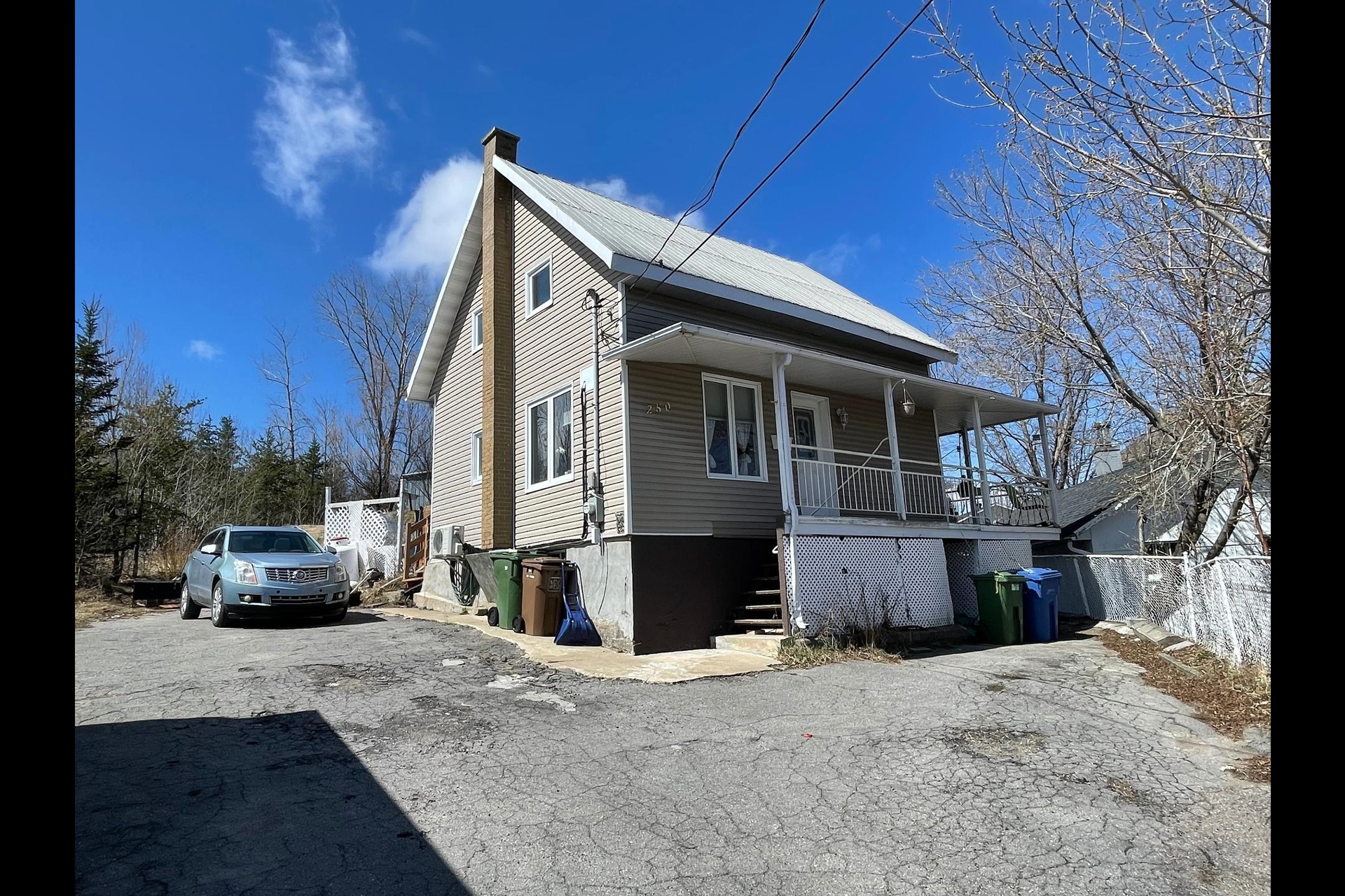 image 1 - House For sale Chicoutimi Saguenay  - 6 rooms