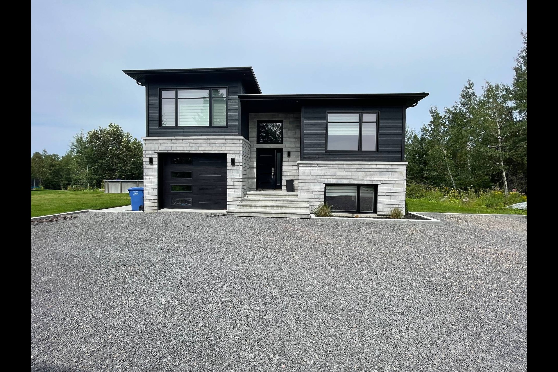 image 0 - House For sale Laterrière Saguenay  - 13 rooms