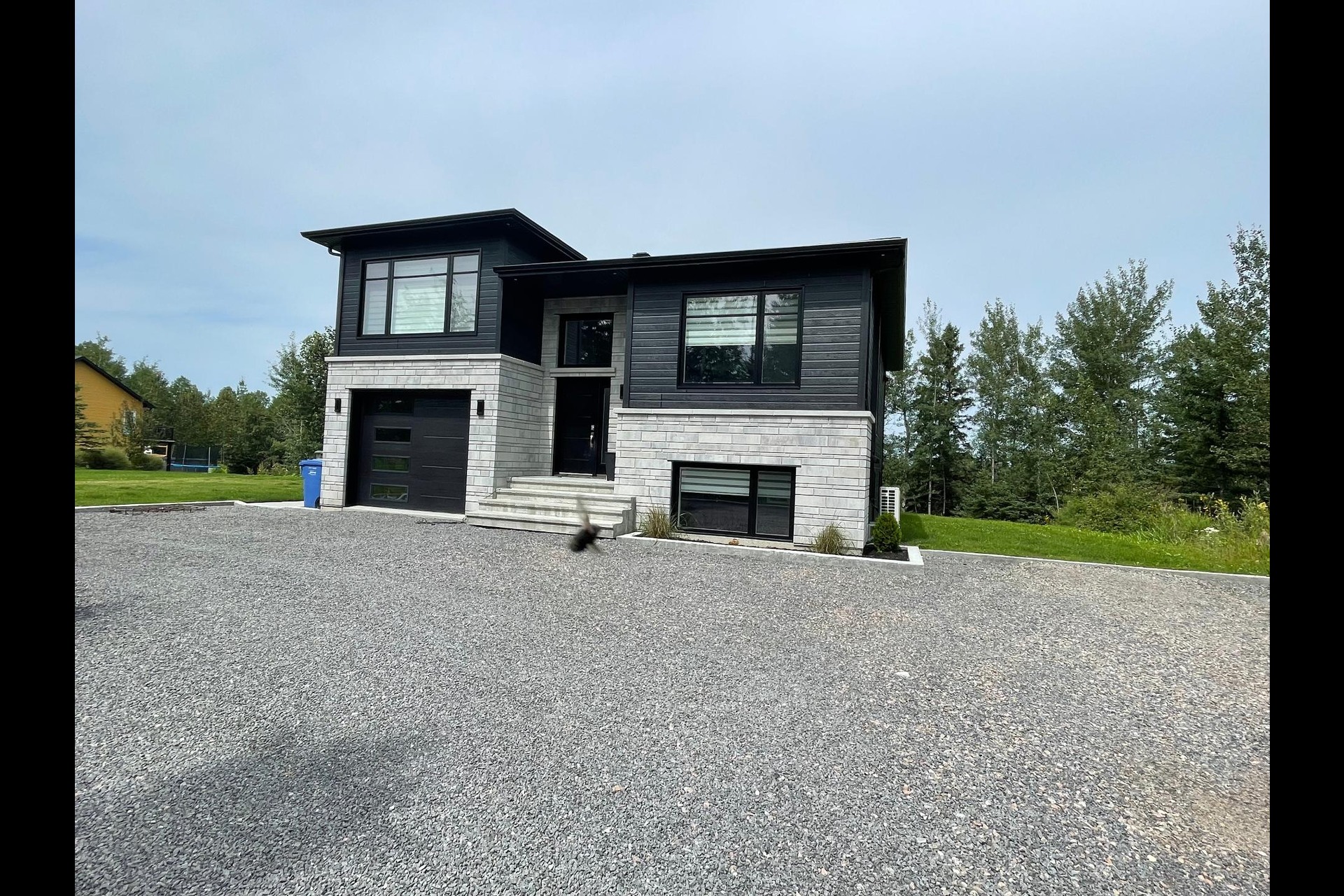 image 2 - House For sale Laterrière Saguenay  - 13 rooms