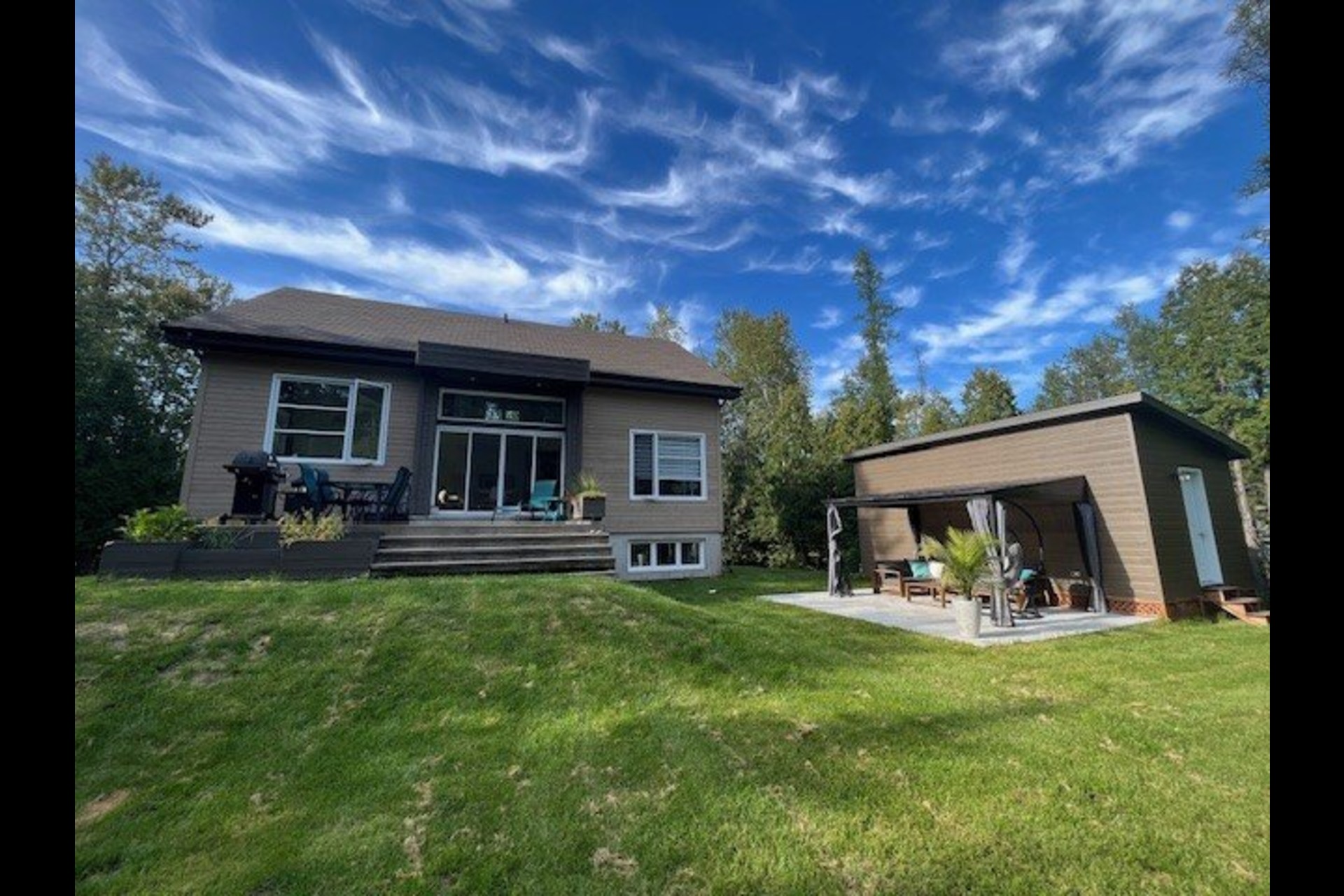 image 4 - House For sale Chicoutimi Saguenay  - 9 rooms