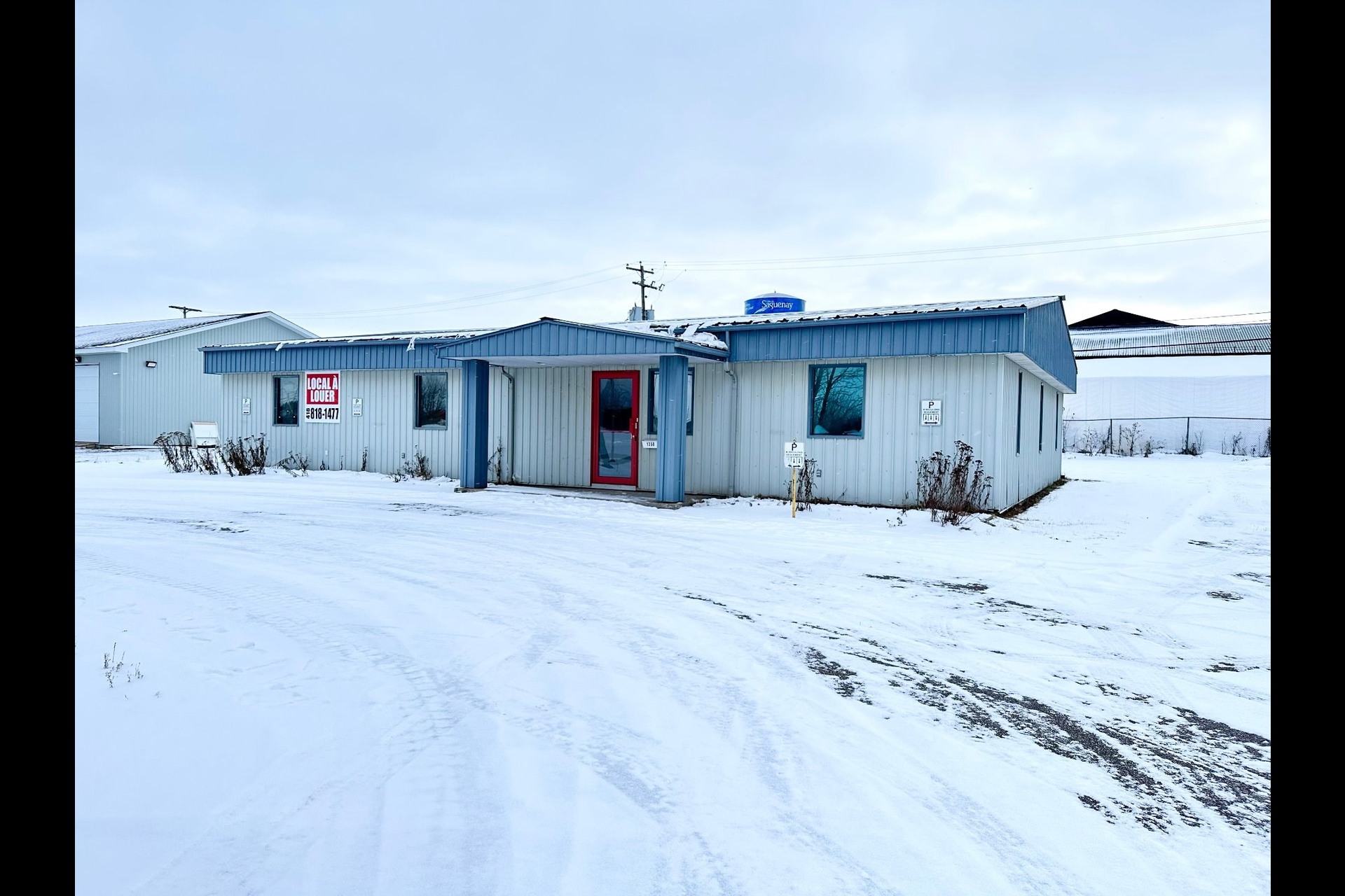 image 0 - Commercial building For rent Chicoutimi Saguenay 