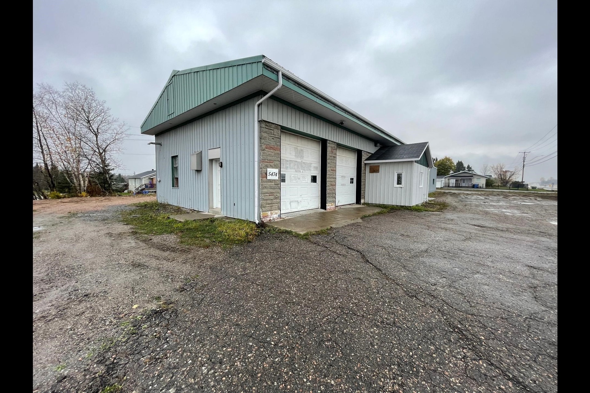 image 1 - Office For rent Laterrière Saguenay 