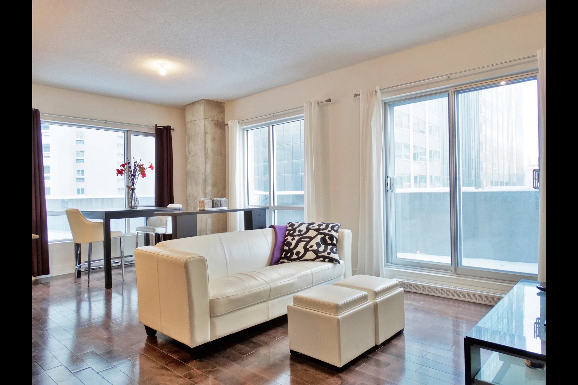image 2 - Apartment For rent Ville-Marie Montréal  - 4 rooms