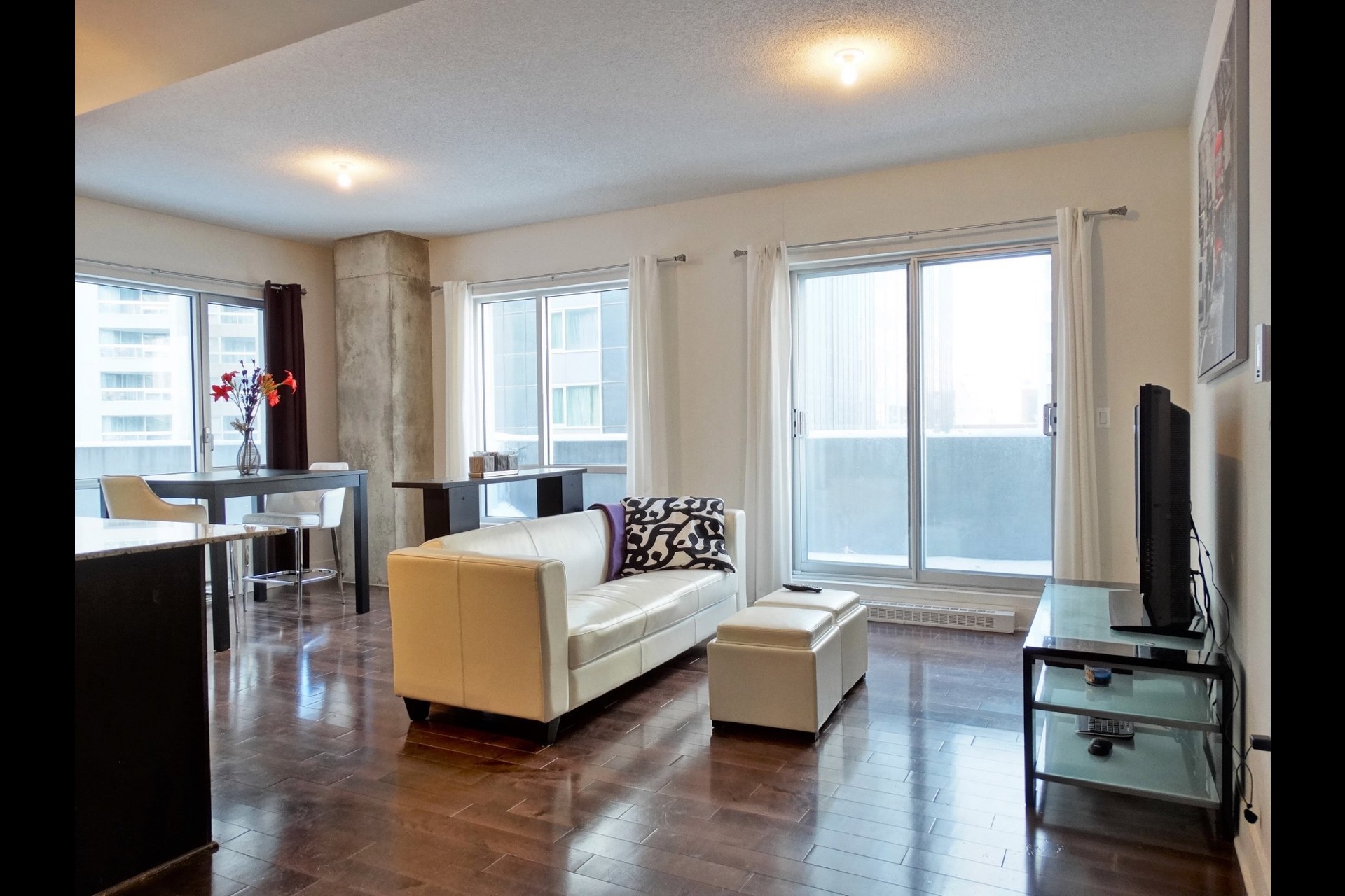 image 6 - Apartment For rent Ville-Marie Montréal  - 4 rooms
