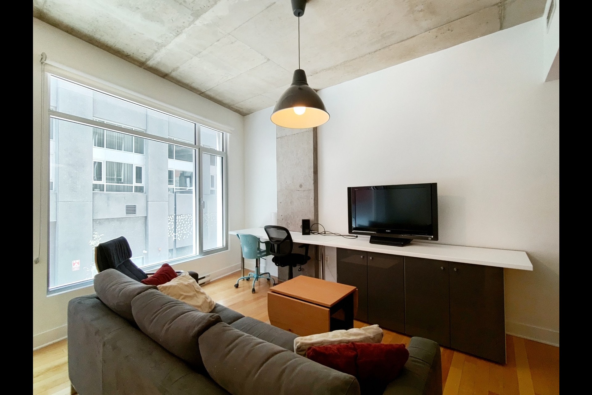 image 2 - Apartment For rent Ville-Marie Montréal  - 4 rooms