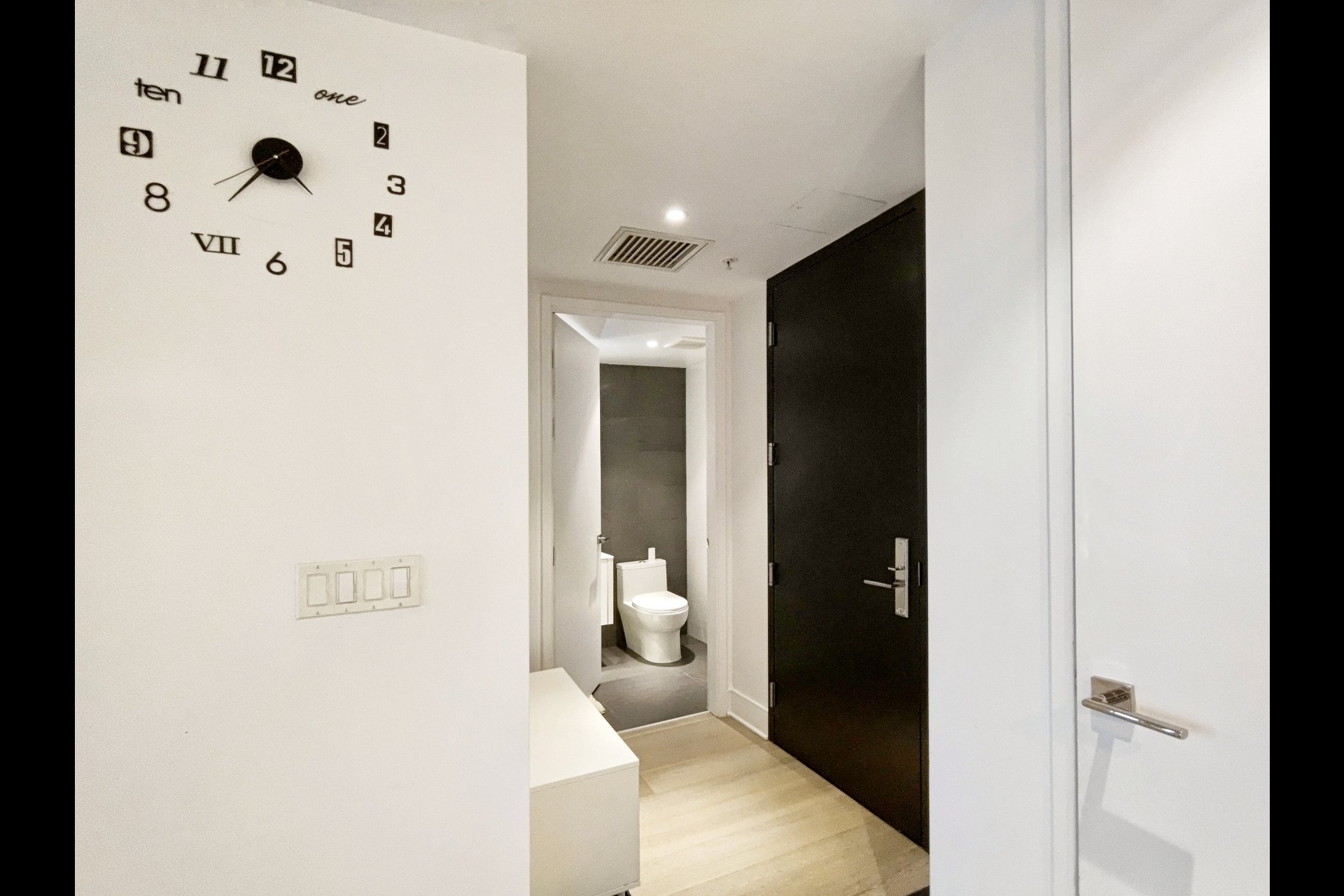 image 4 - Apartment For rent Ville-Marie Montréal  - 3 rooms