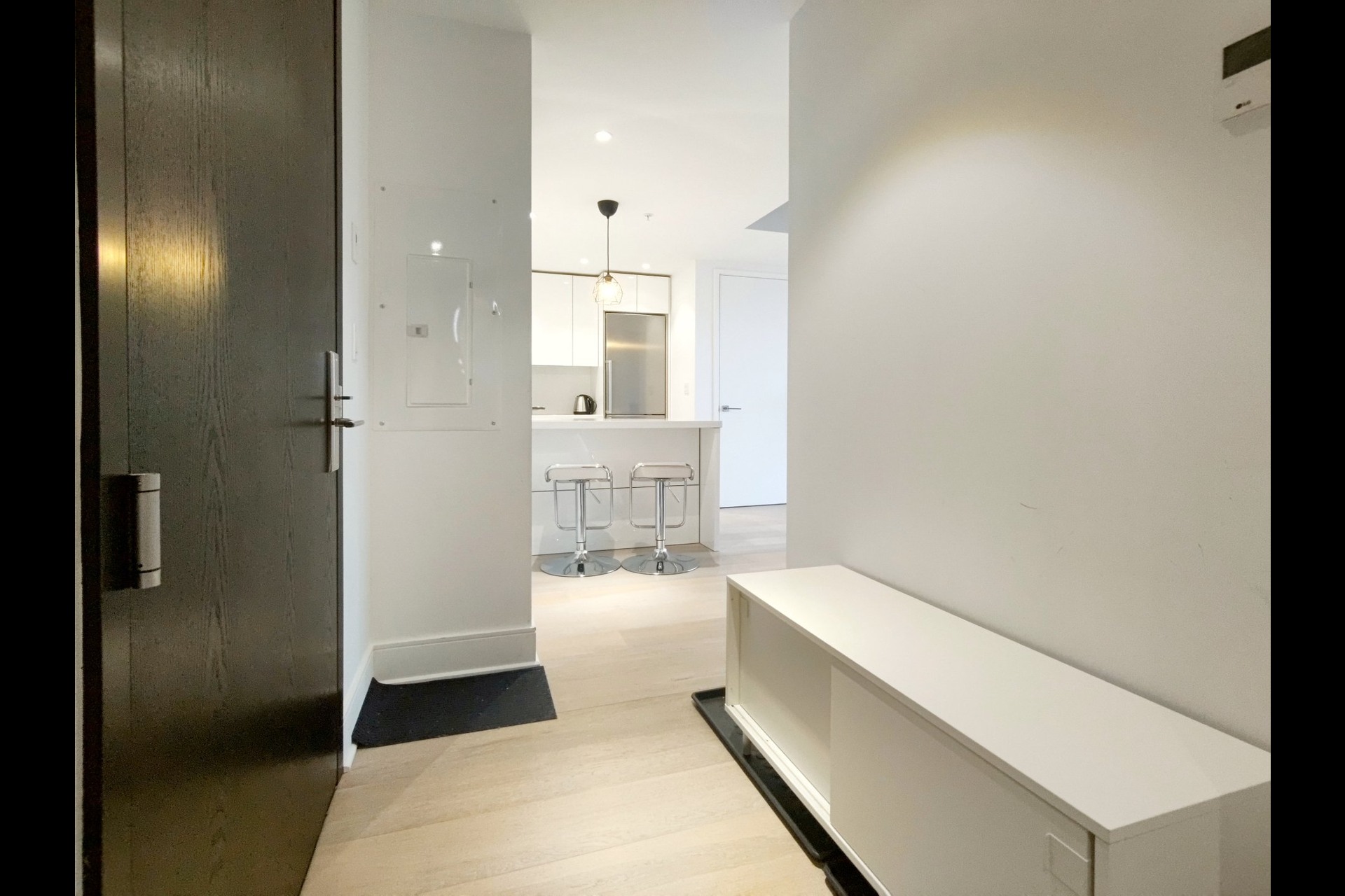 image 3 - Apartment For rent Ville-Marie Montréal  - 3 rooms