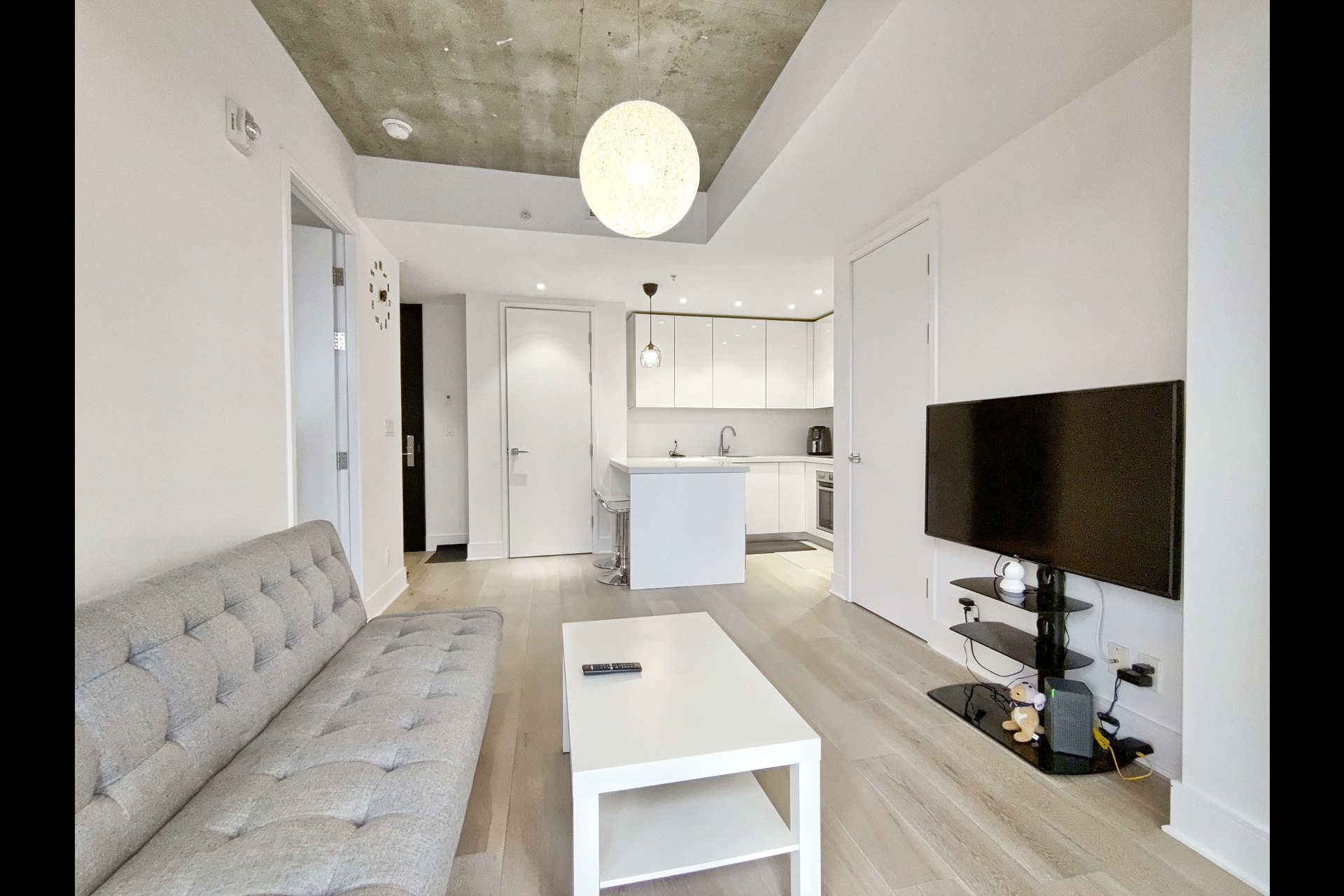 image 12 - Apartment For rent Ville-Marie Montréal  - 3 rooms