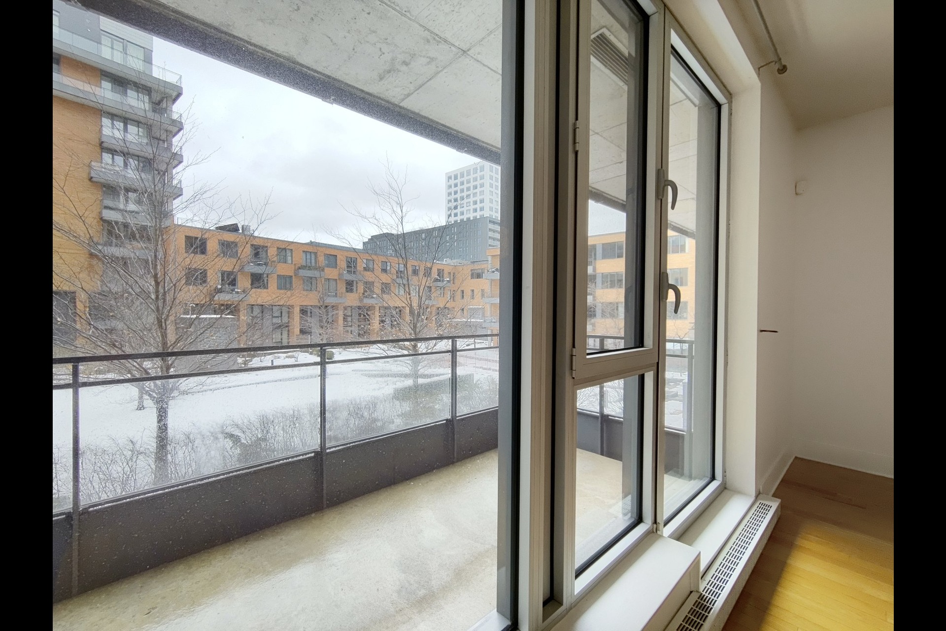 image 3 - Apartment For rent Ville-Marie Montréal  - 3 rooms