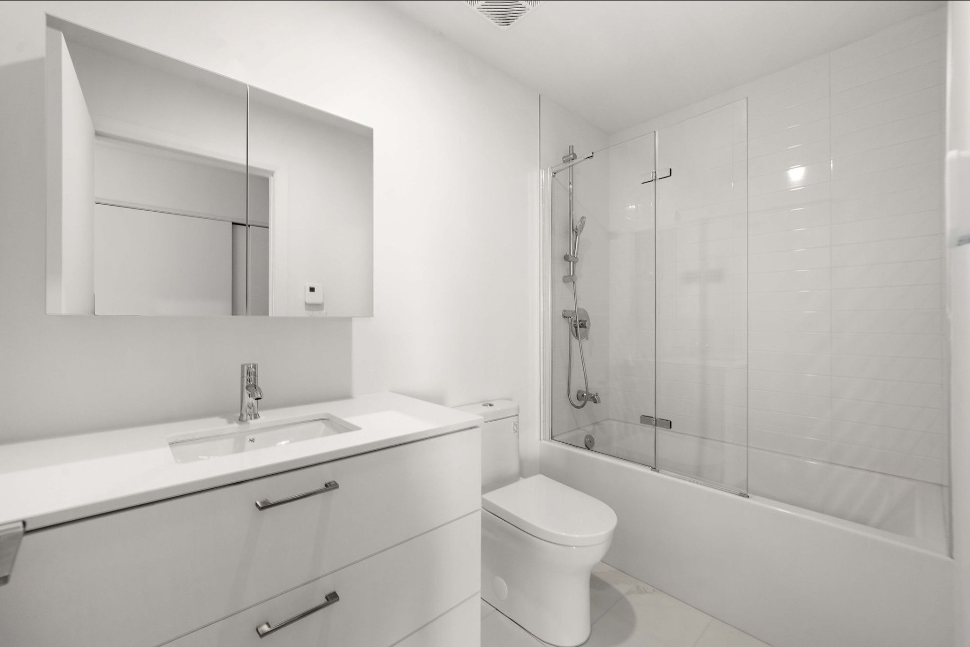 image 11 - Apartment For rent Mercier/Hochelaga-Maisonneuve Montréal  - 7 rooms