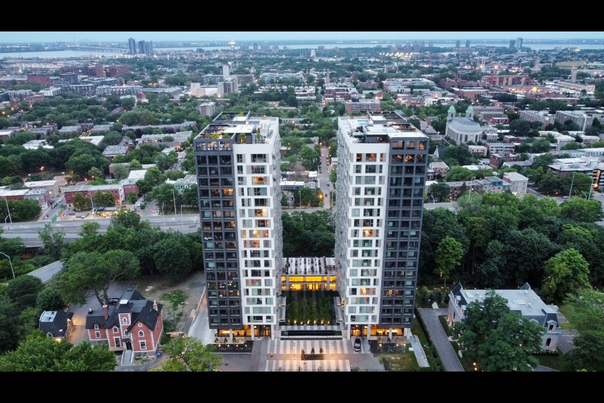 image 0 - Apartment For sale Ville-Marie Montréal  - 5 rooms