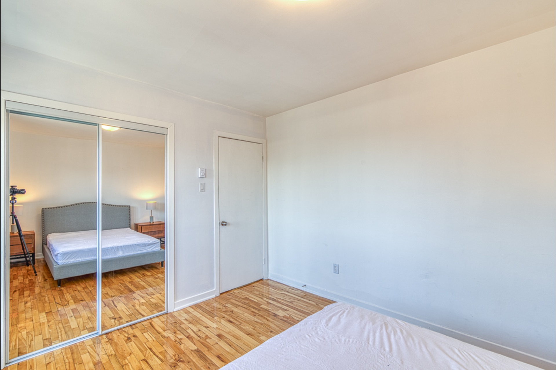 image 6 - Apartment For rent Montréal - 4 rooms