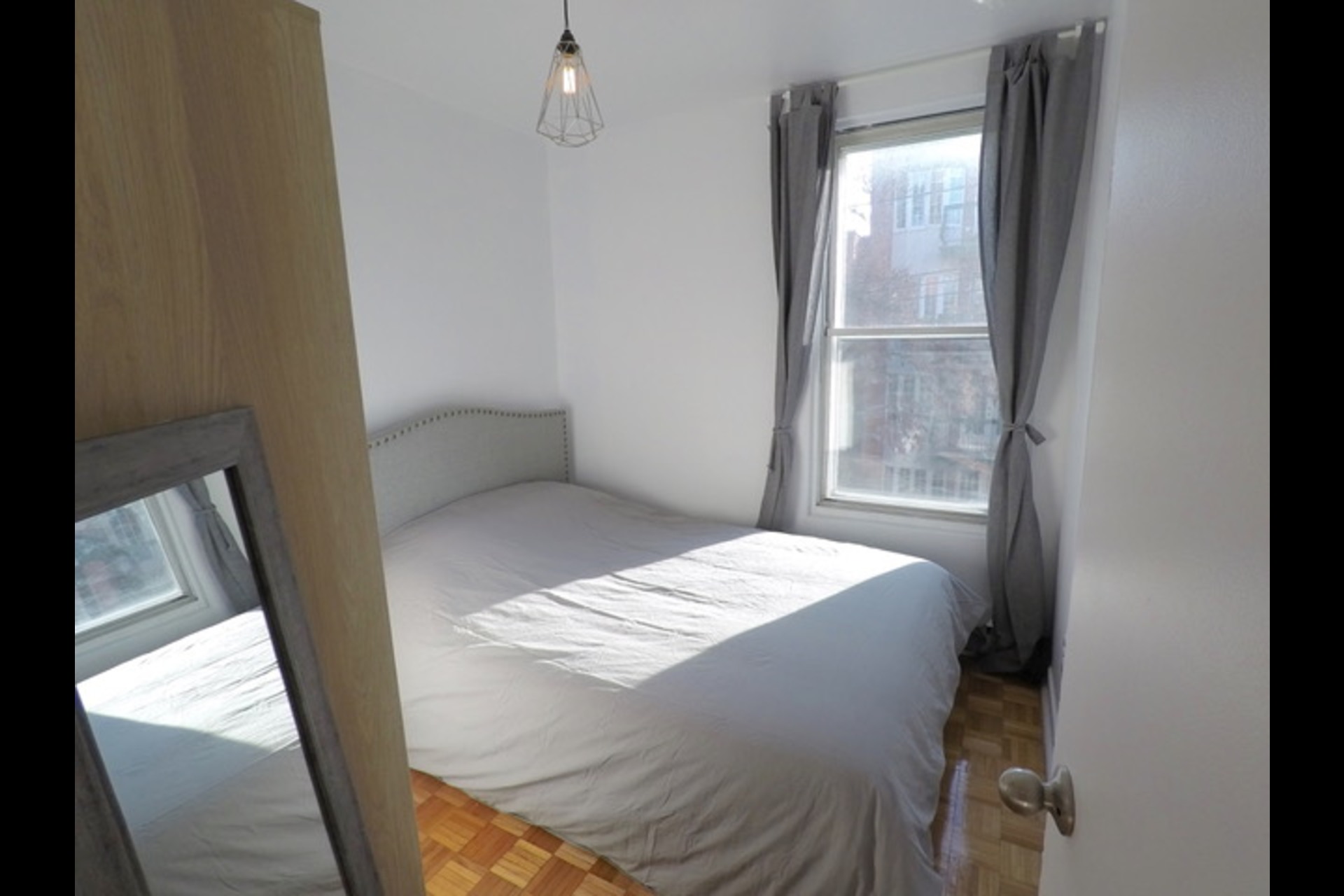 image 3 - Apartment For rent Montréal - 5 rooms