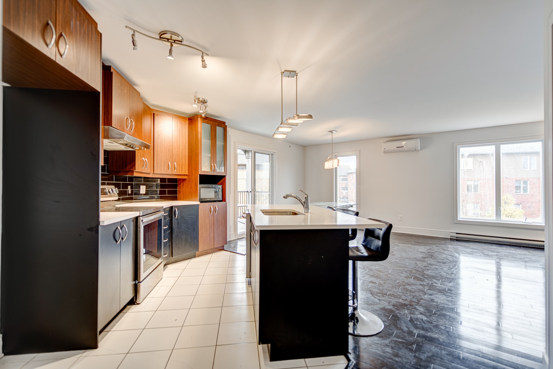 image 1 - Condo For rent Brossard - 5 rooms