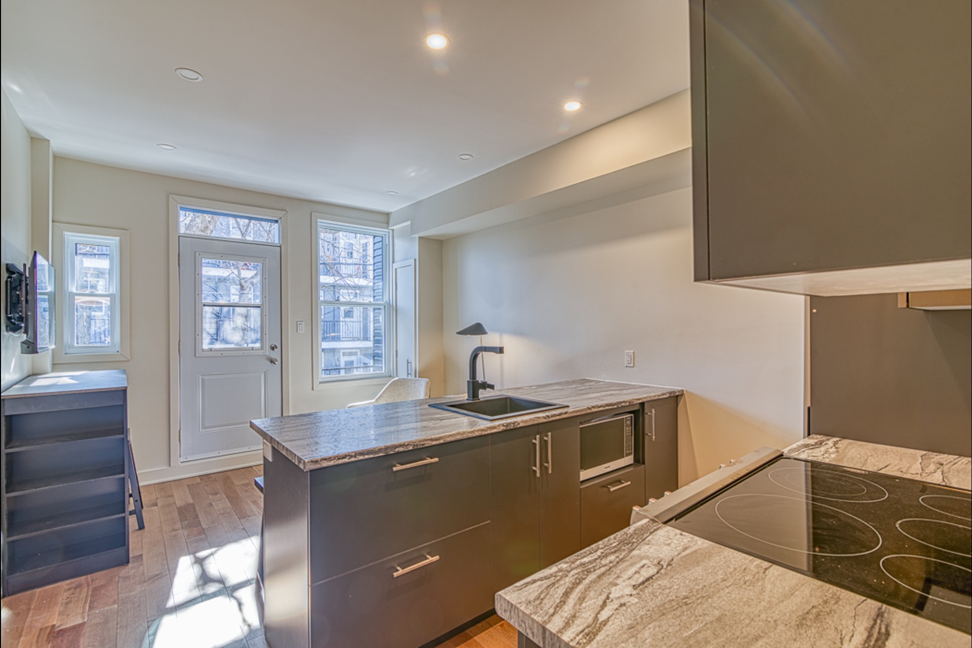 image 13 - Furnished Appartement For rent Montréal - 3 rooms