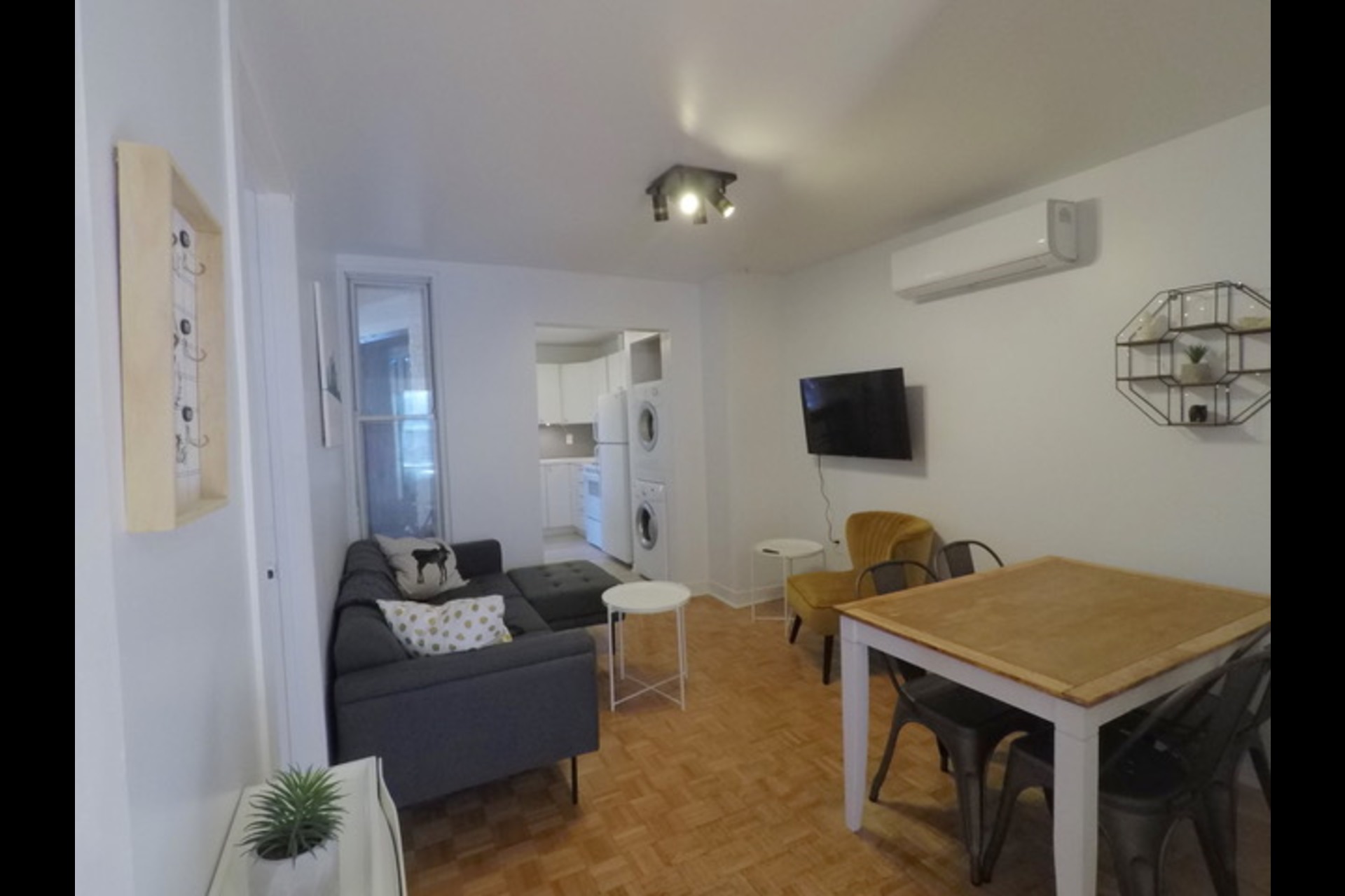 image 9 - Apartment For rent Montréal - 5 rooms