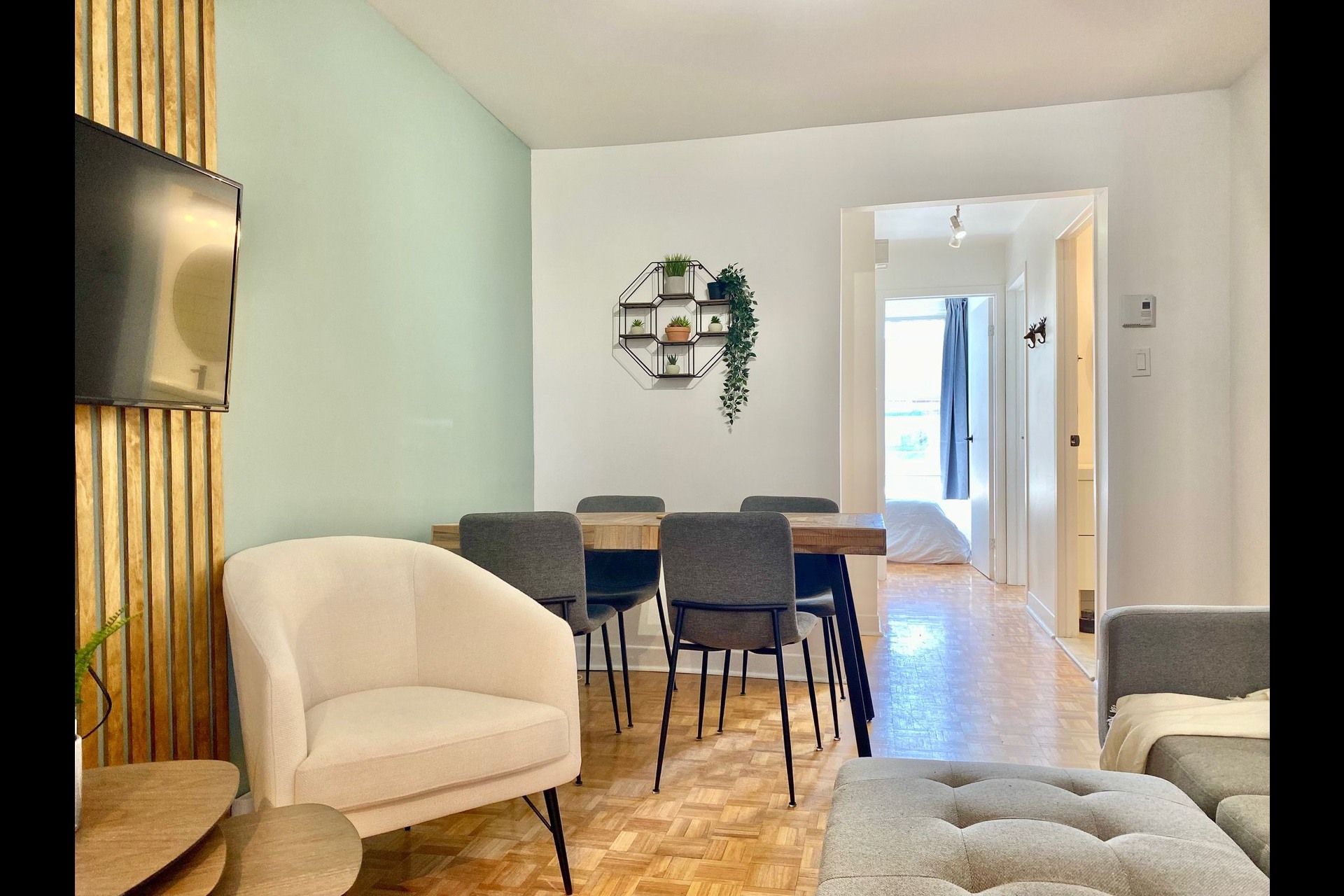 image 1 - Apartment For rent Montréal - 5 rooms