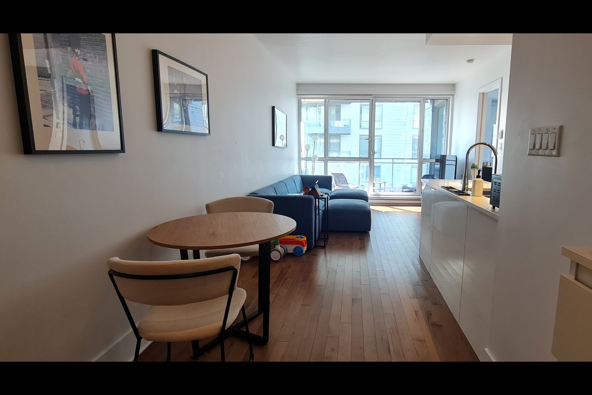image 1 - Condo For rent Montréal Ville-Marie - 3 rooms