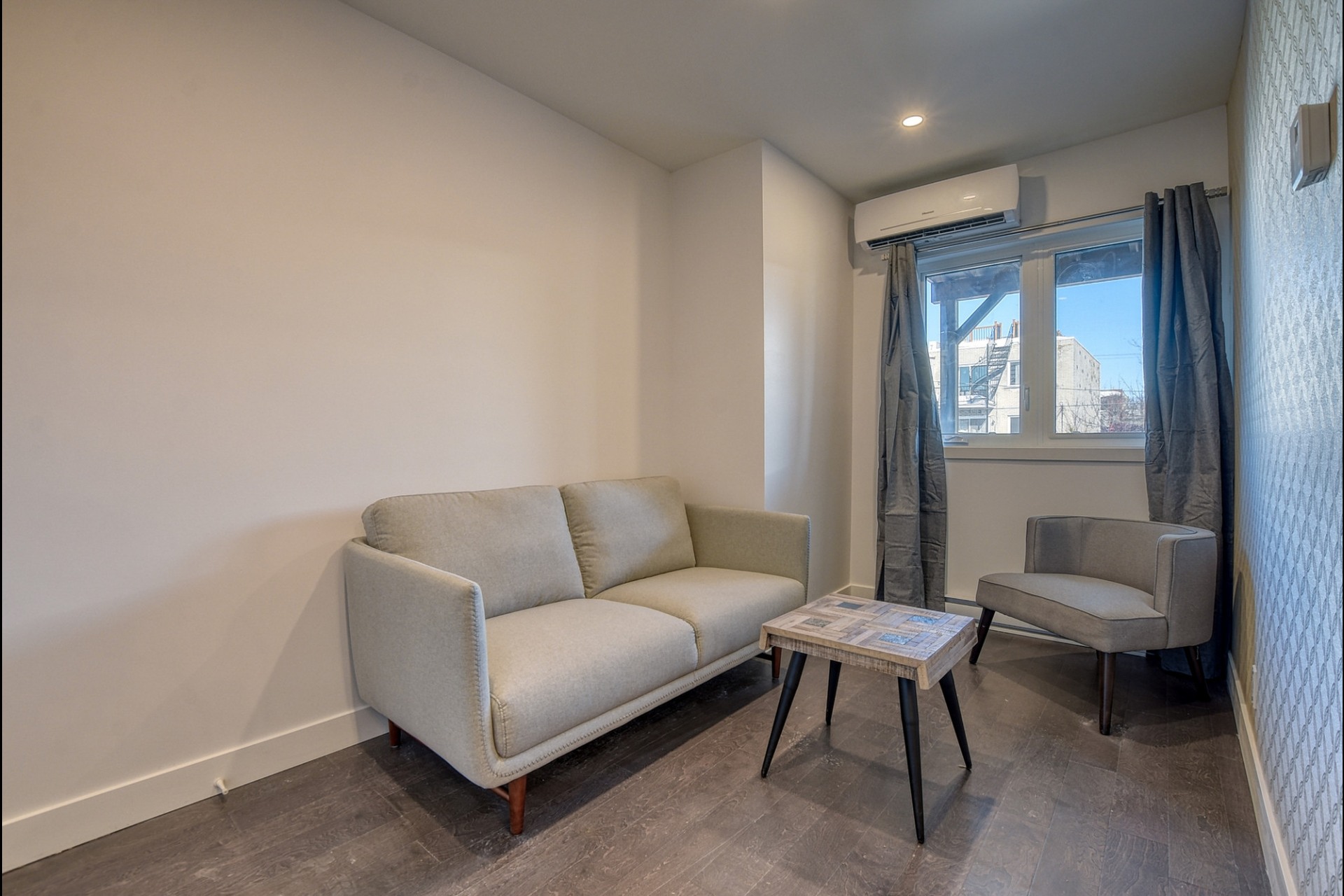 image 4 - Apartment For rent Montréal La Petite-Patrie - 3 rooms
