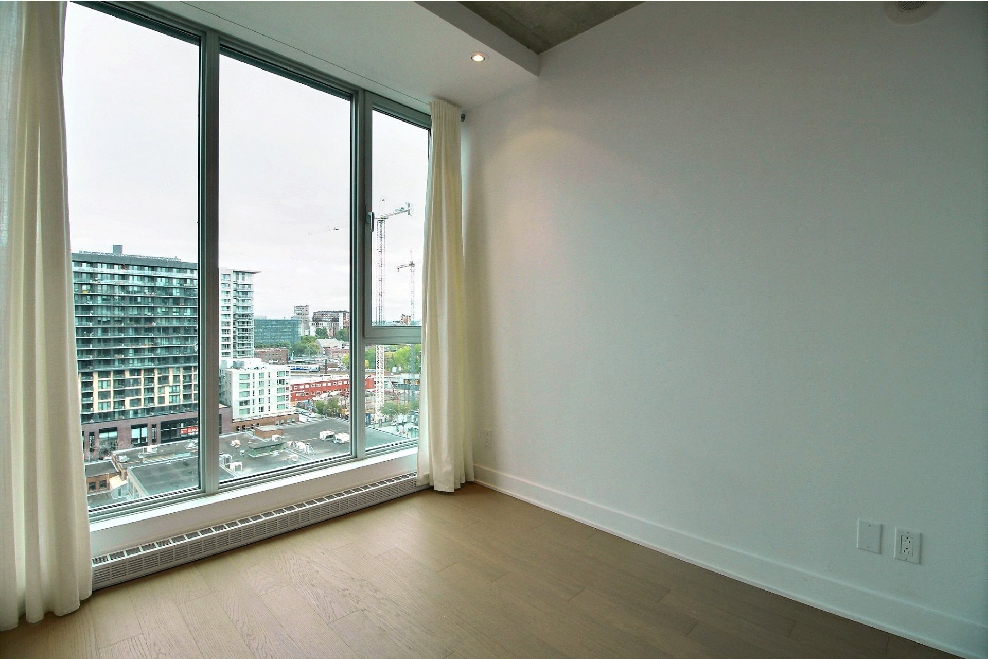 image 8 - Apartment For rent Montréal Le Sud-Ouest  - 4 rooms