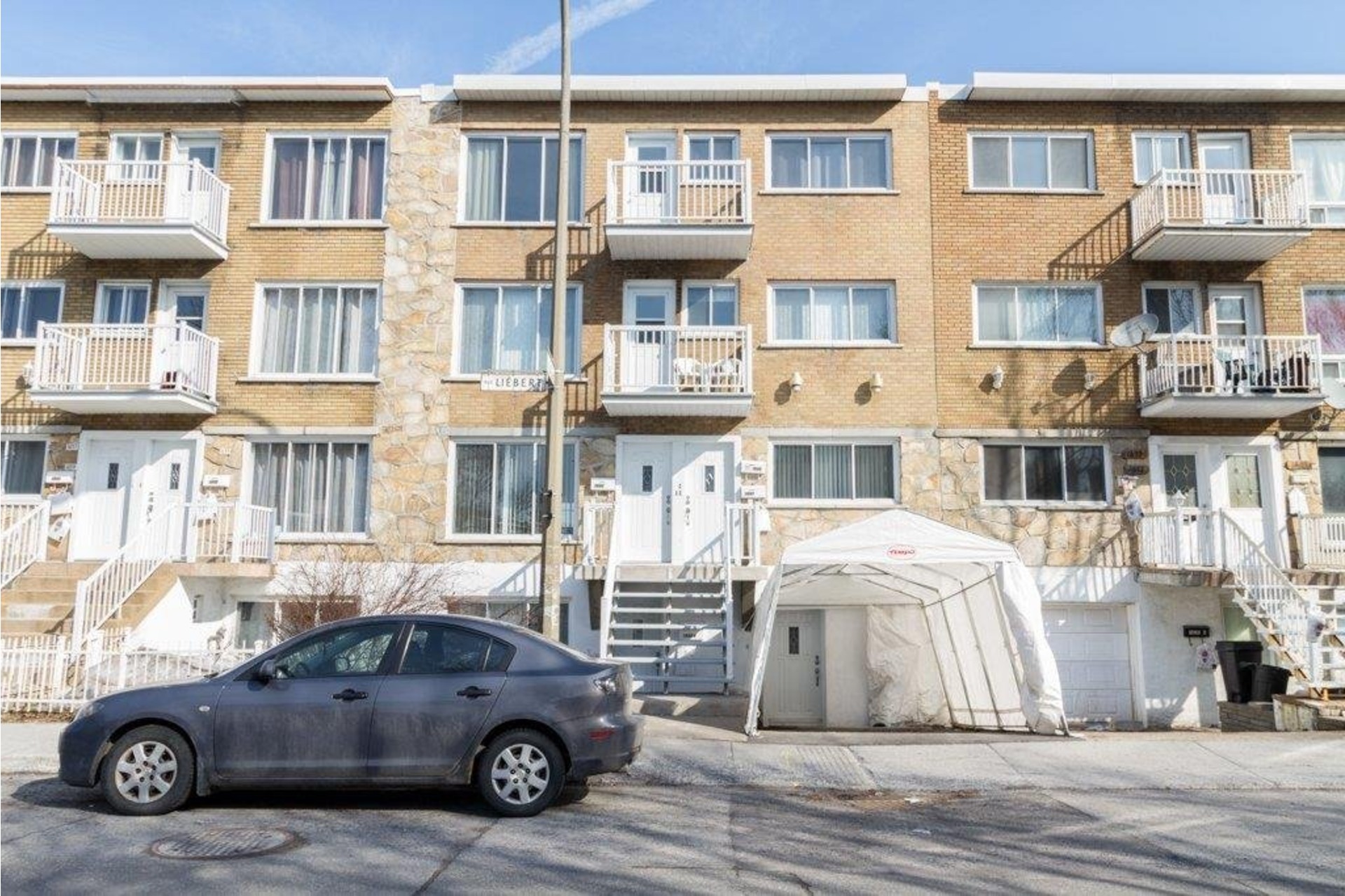 image 2 - Apartment For rent Montréal Mercier/Hochelaga-Maisonneuve  - 7 rooms