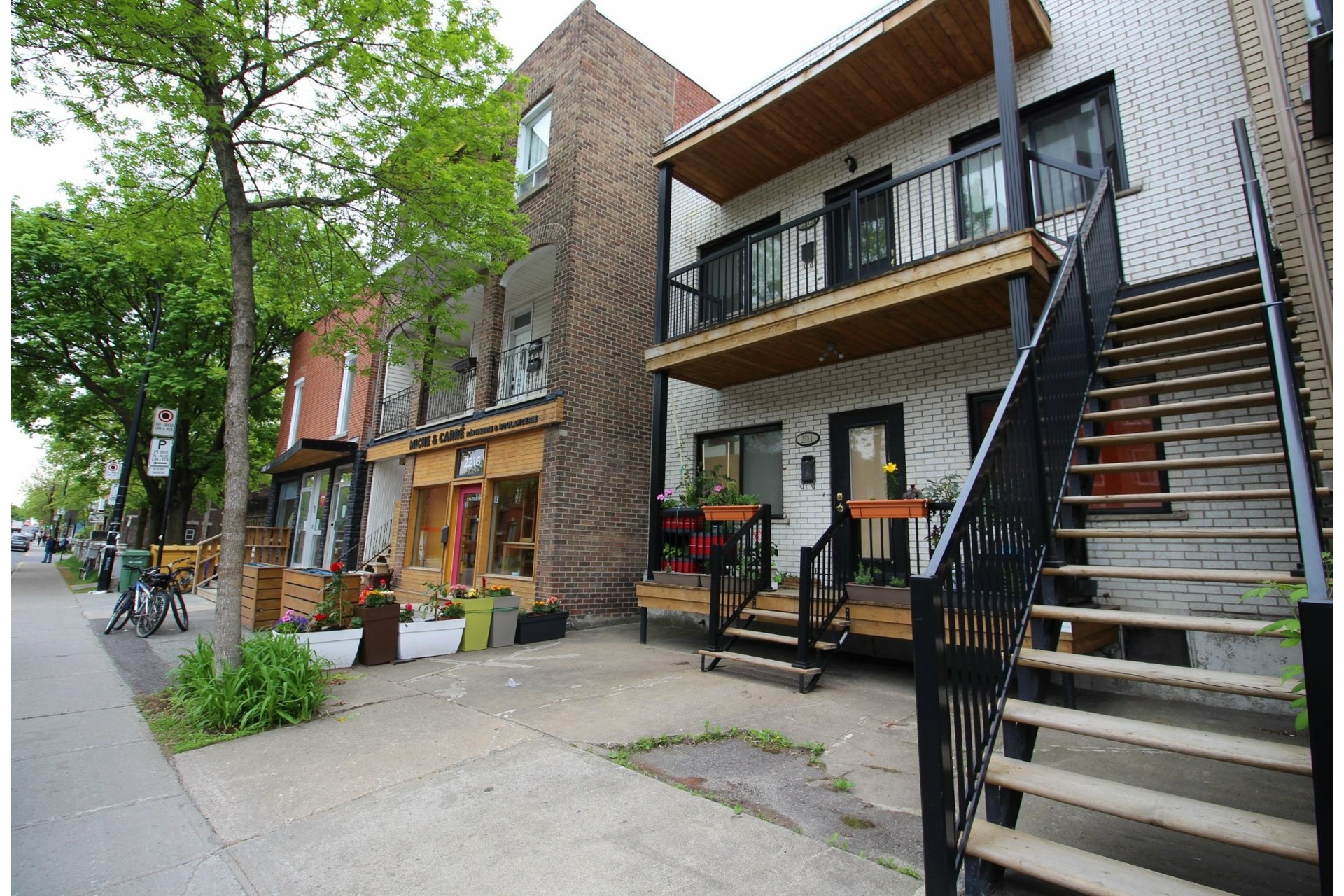 image 1 - Apartment For rent Montréal Rosemont/La Petite-Patrie  - 7 rooms