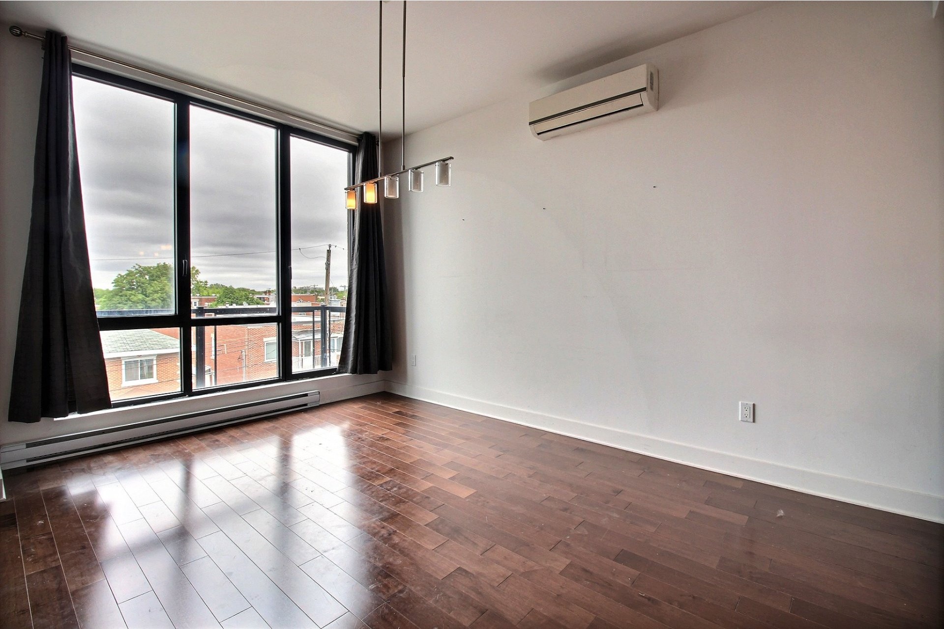 image 4 - Apartment For rent Montréal Villeray/Saint-Michel/Parc-Extension  - 6 rooms