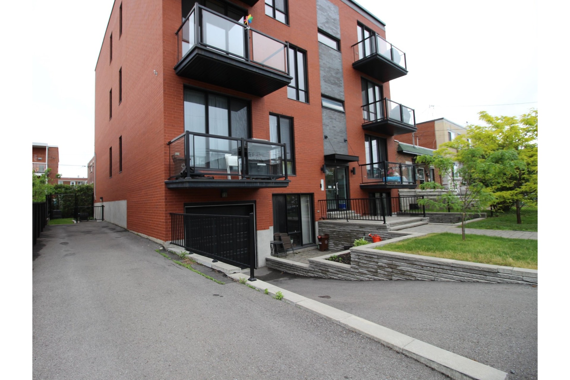 image 24 - Apartment For rent Montréal Villeray/Saint-Michel/Parc-Extension  - 6 rooms