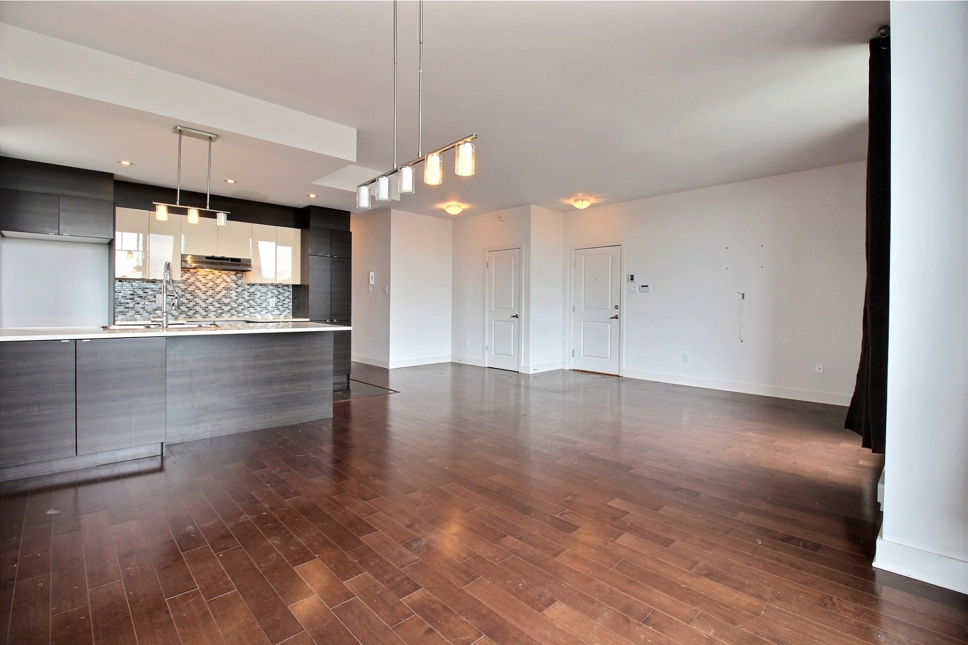 image 5 - Apartment For rent Montréal Villeray/Saint-Michel/Parc-Extension  - 6 rooms