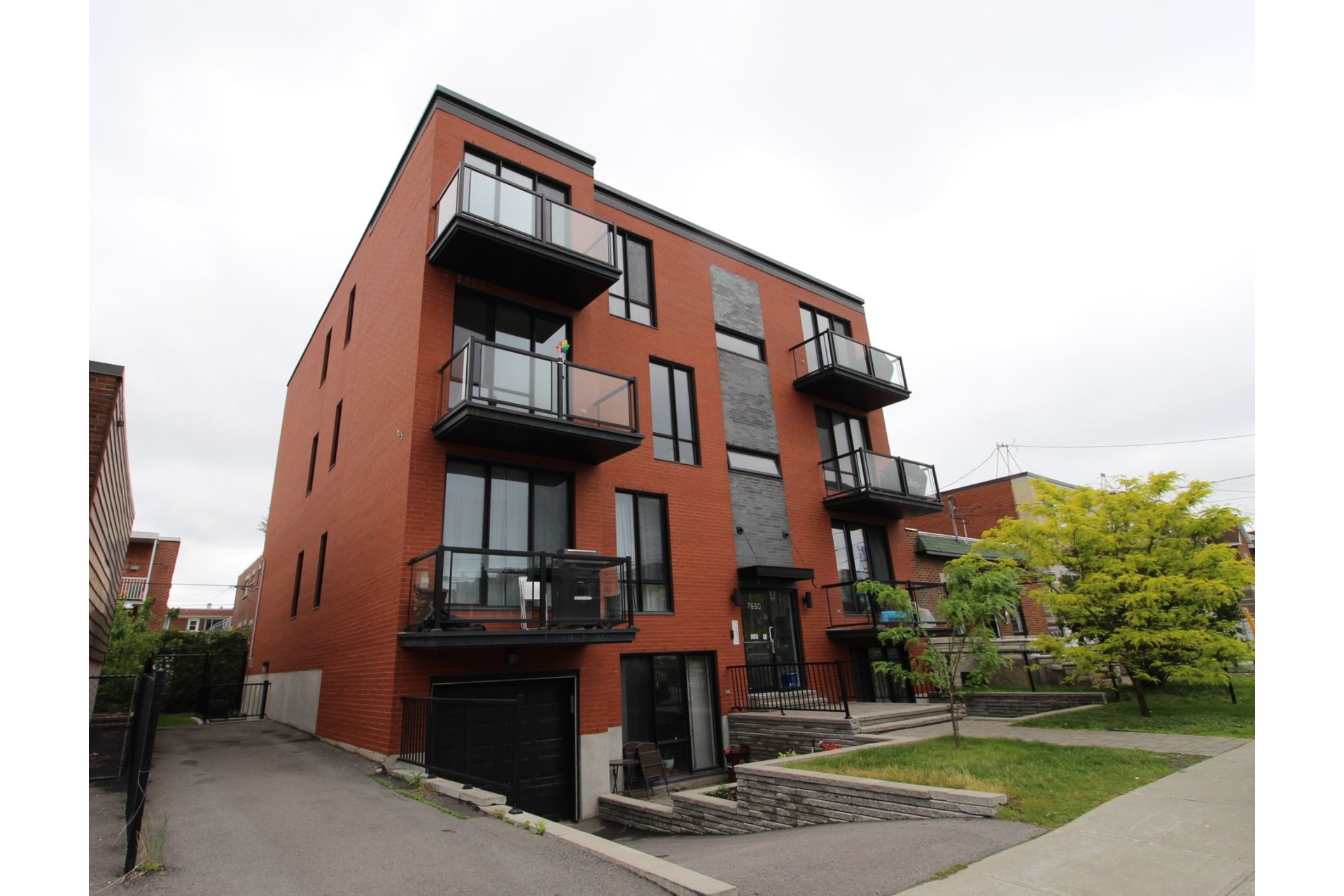 image 23 - Apartment For rent Montréal Villeray/Saint-Michel/Parc-Extension  - 6 rooms