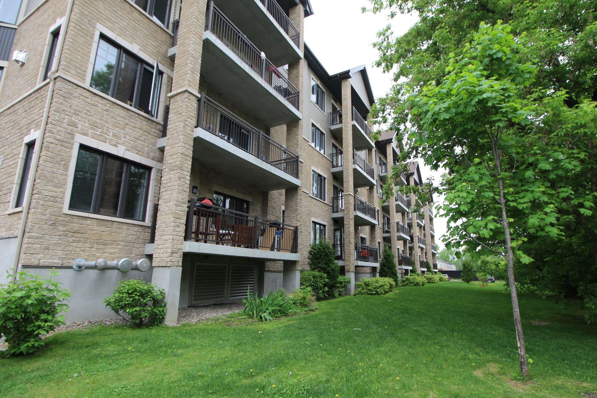 image 19 - Apartment For rent Montréal Pierrefonds-Roxboro  - 7 rooms