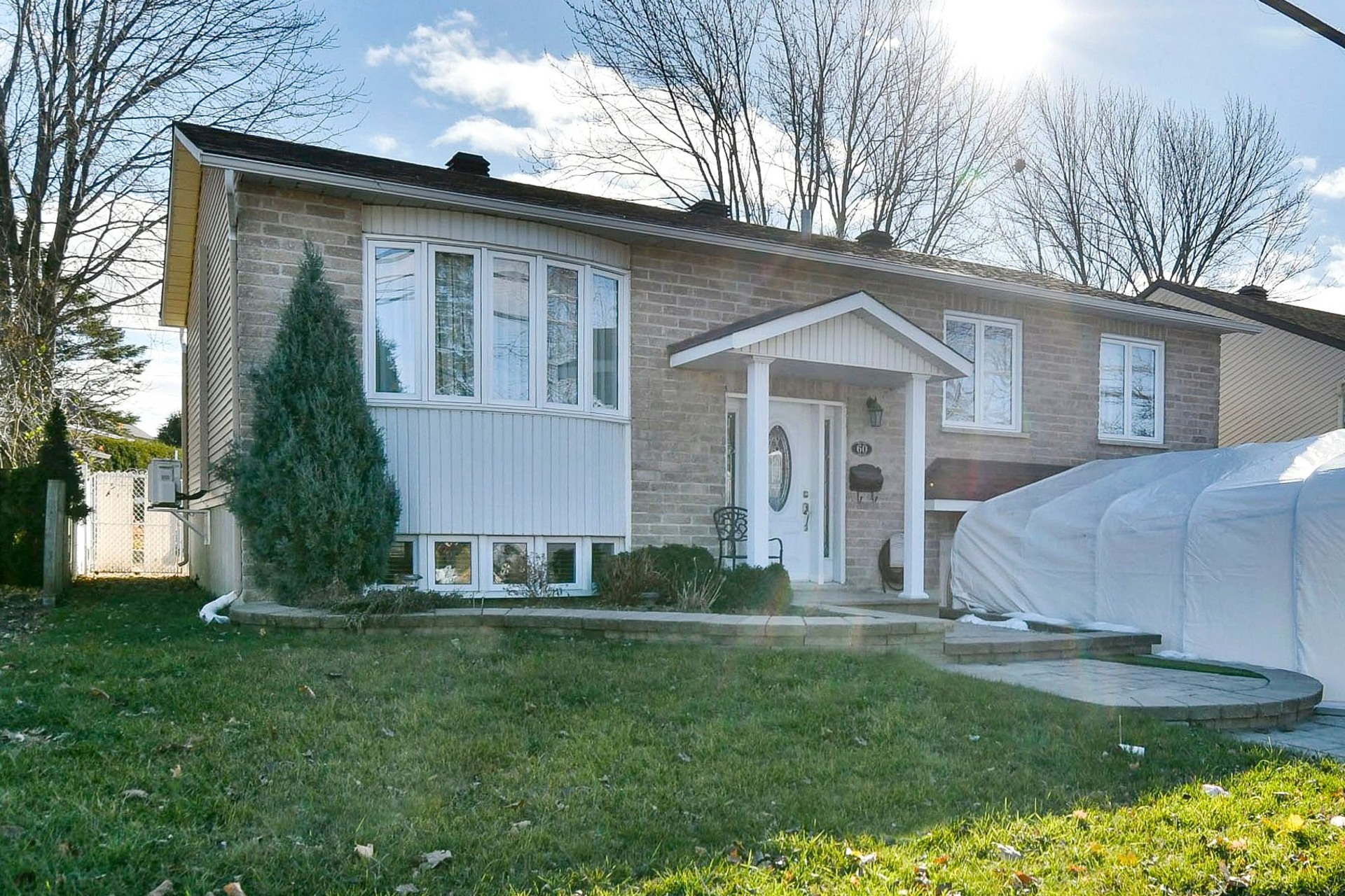image 0 - House For sale Vimont Laval  - 9 rooms