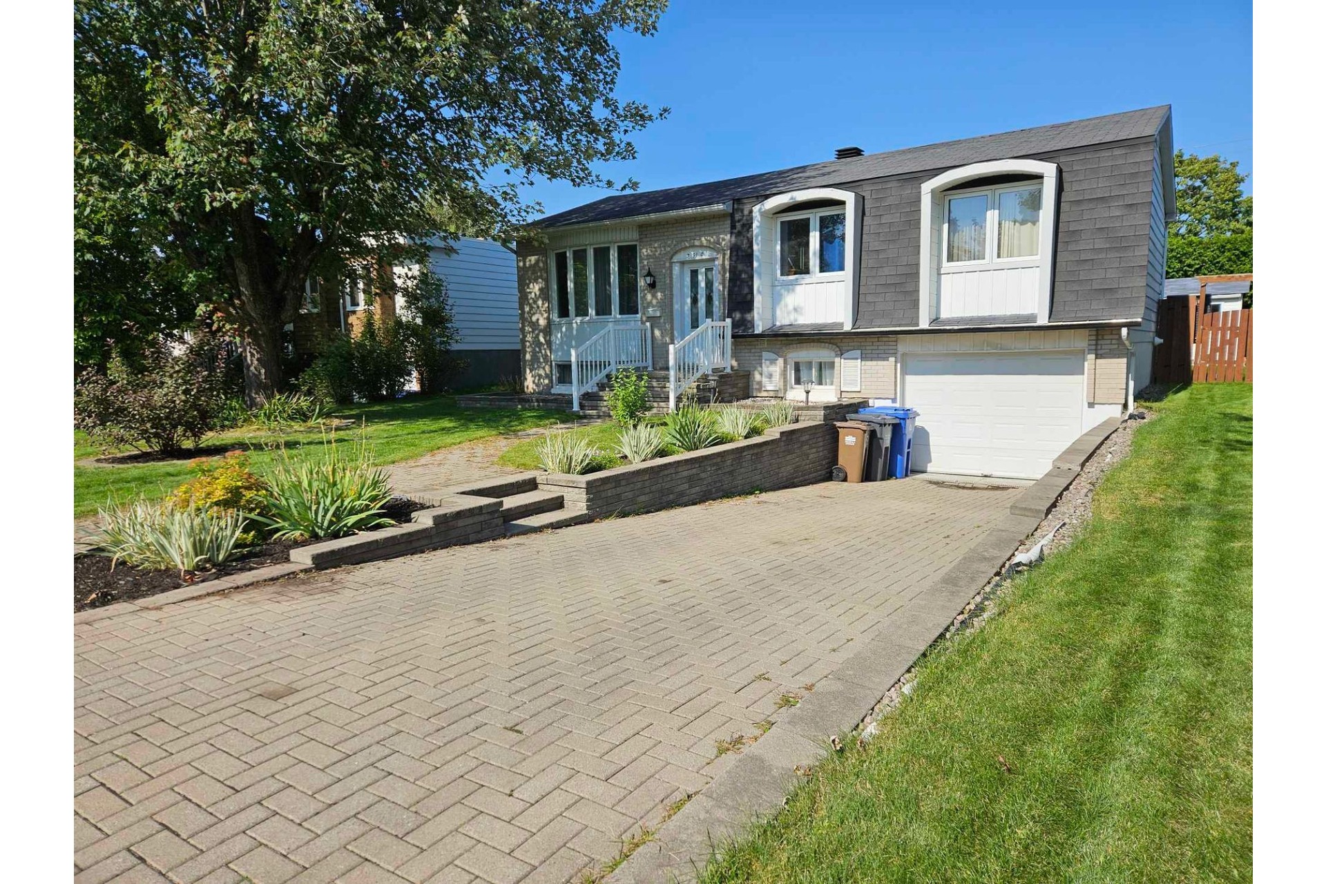 image 1 - House For sale Brossard - 10 rooms