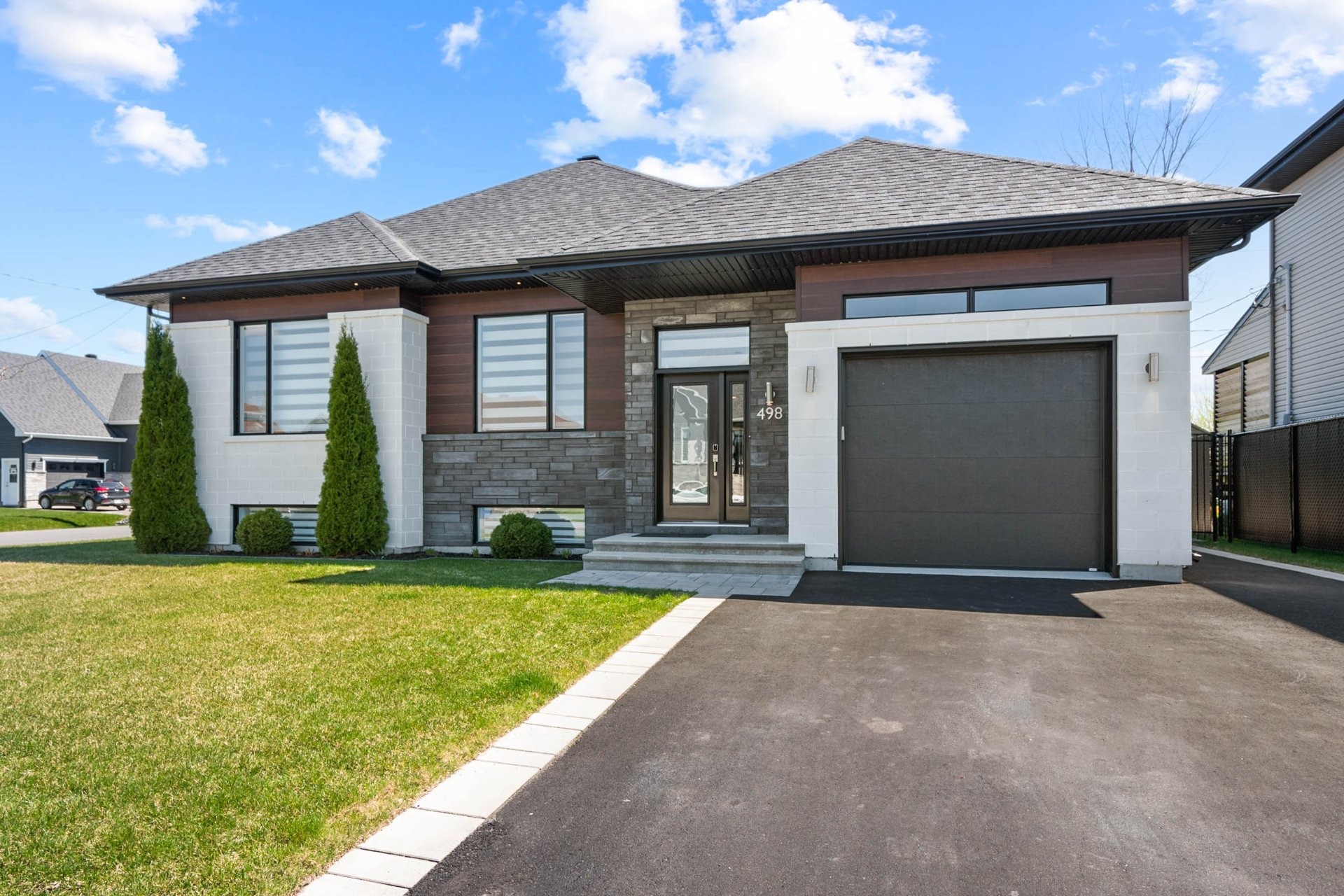 image 0 - House For sale Salaberry-de-Valleyfield - 11 rooms