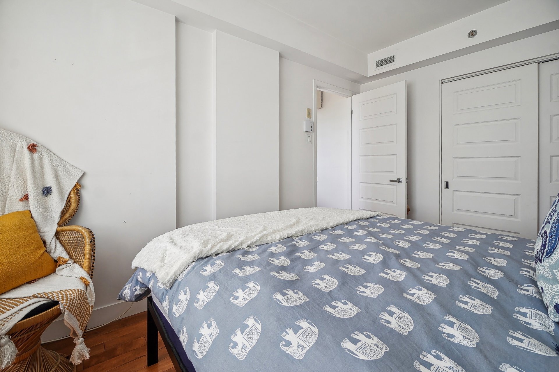 image 11 - Apartment For rent Villeray/Saint-Michel/Parc-Extension Montréal  - 4 rooms