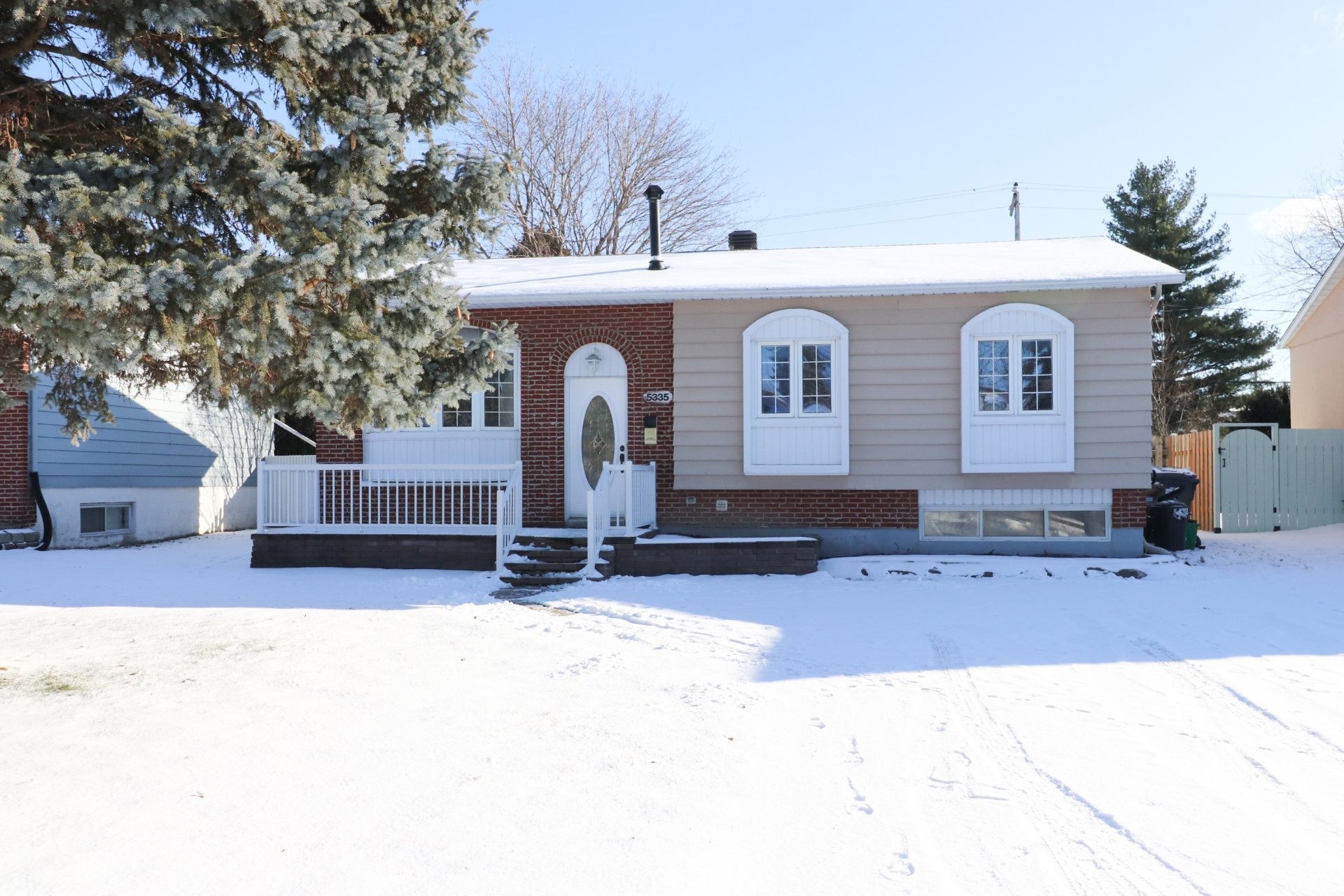 image 1 - House For sale Brossard - 7 rooms