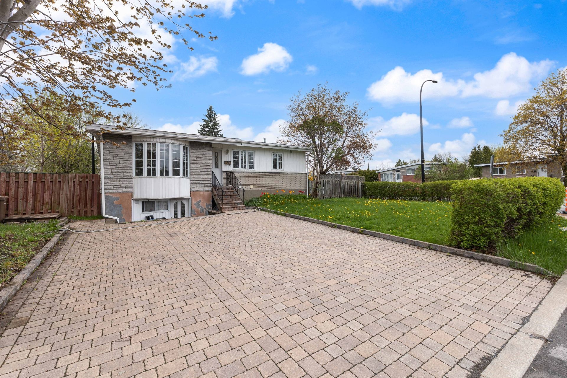 image 1 - House For sale Brossard - 9 rooms