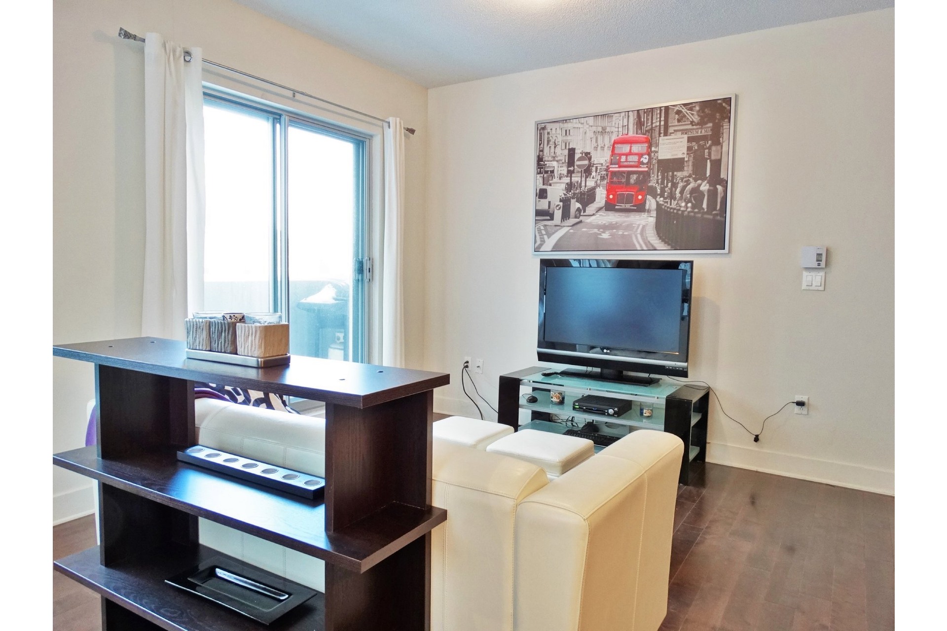 image 5 - Apartment For rent Ville-Marie Montréal  - 4 rooms
