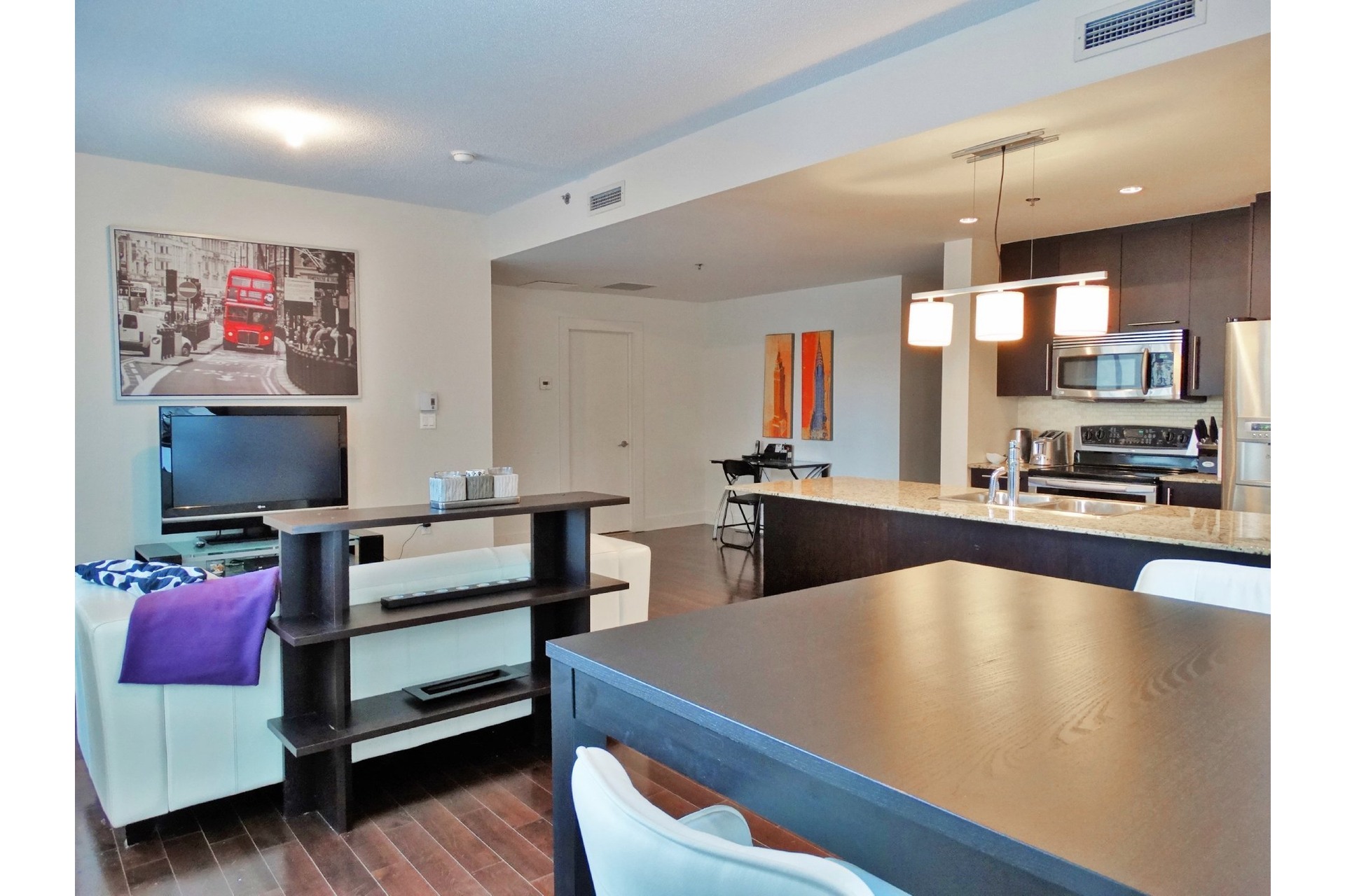 image 3 - Apartment For rent Ville-Marie Montréal  - 4 rooms