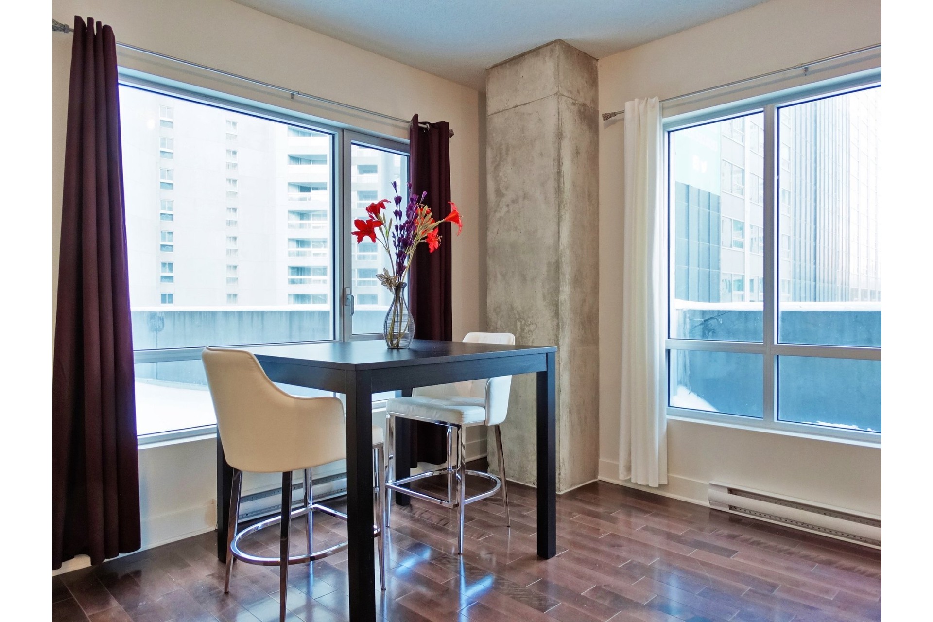 image 4 - Apartment For rent Ville-Marie Montréal  - 4 rooms