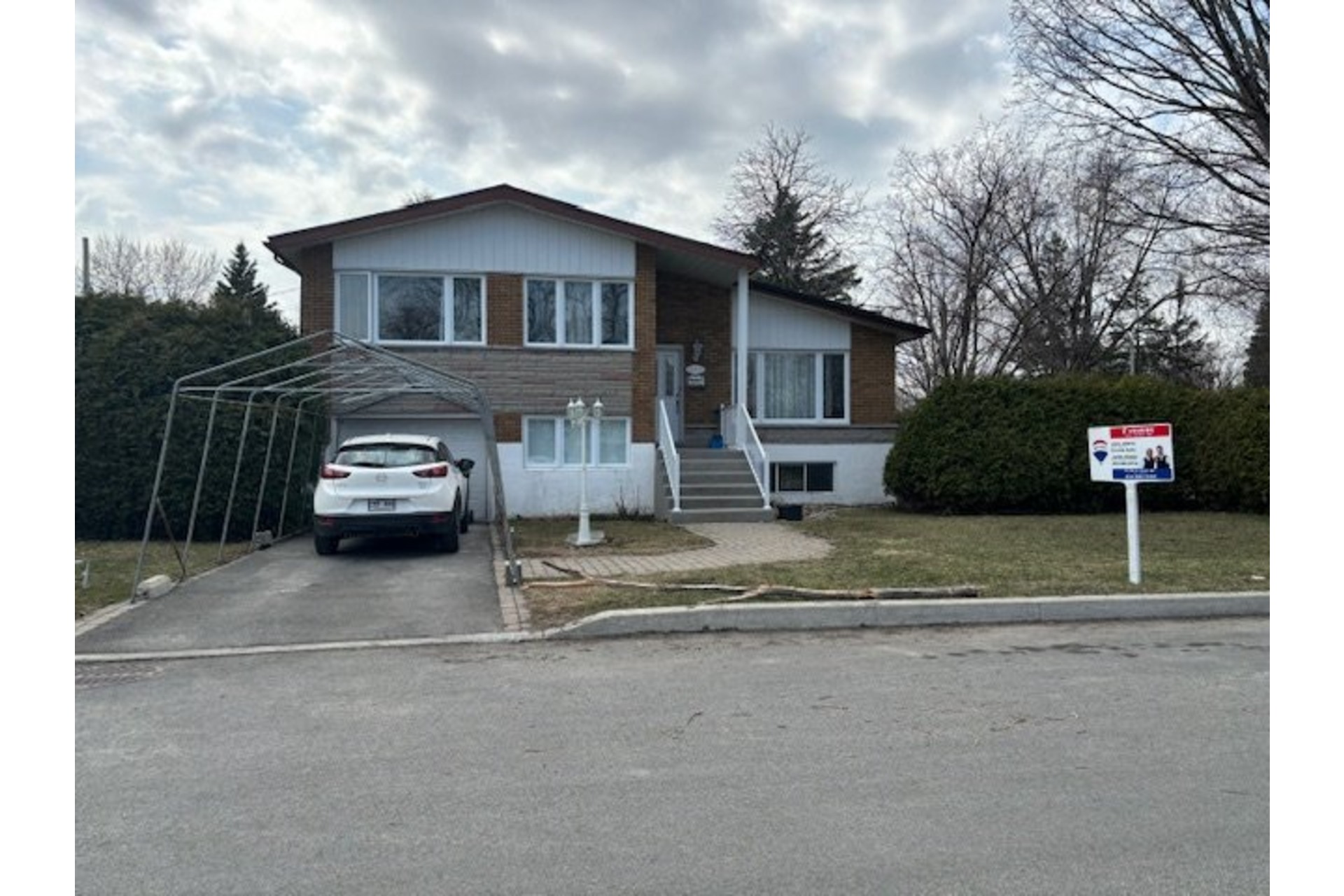 image 0 - House For sale Duvernay Laval  - 10 rooms