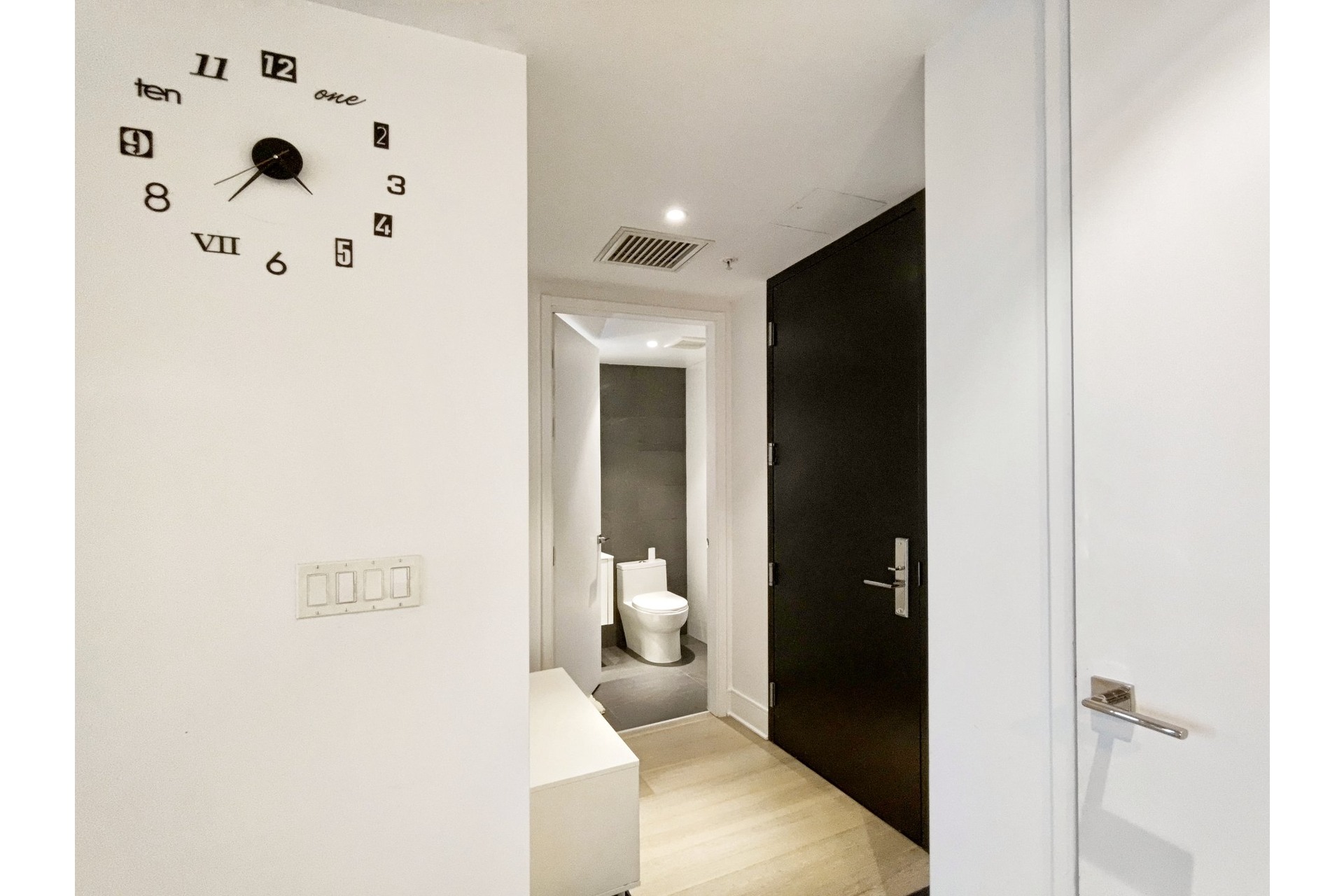 image 4 - Apartment For rent Ville-Marie Montréal  - 3 rooms