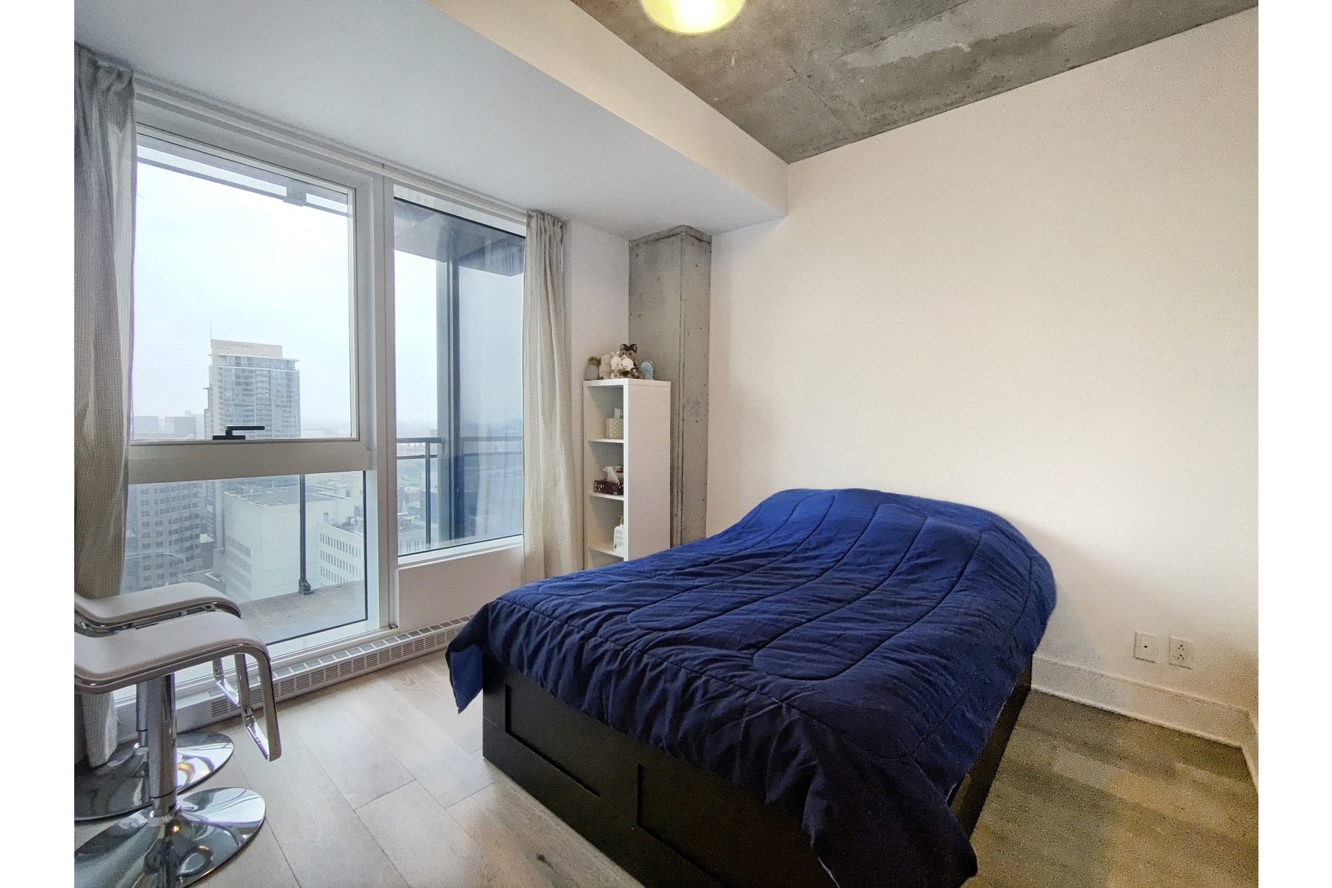 image 13 - Apartment For rent Ville-Marie Montréal  - 3 rooms