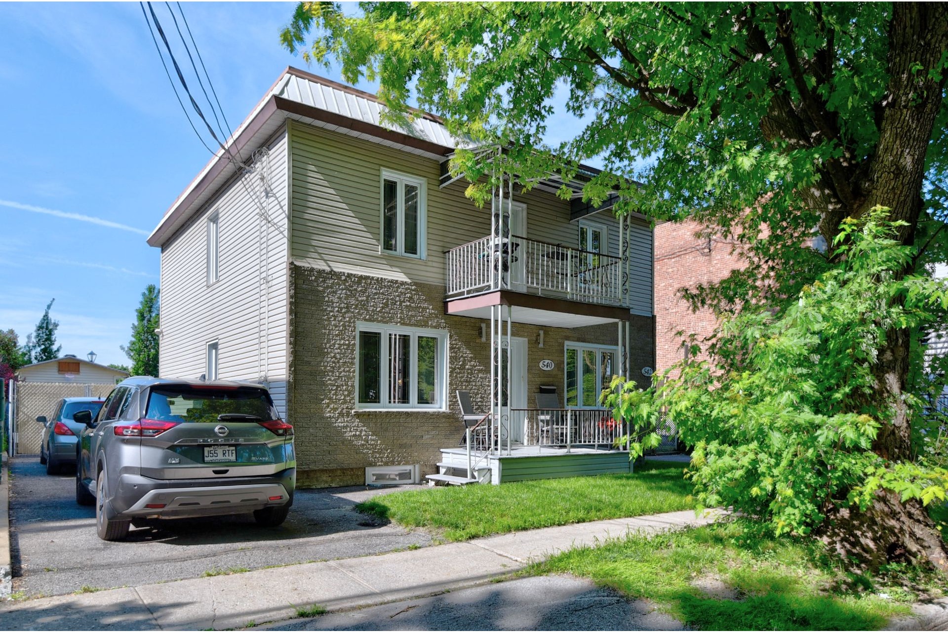 image 1 - Duplex For sale Rivière-des-Prairies/Pointe-aux-Trembles Montréal  - 10 rooms