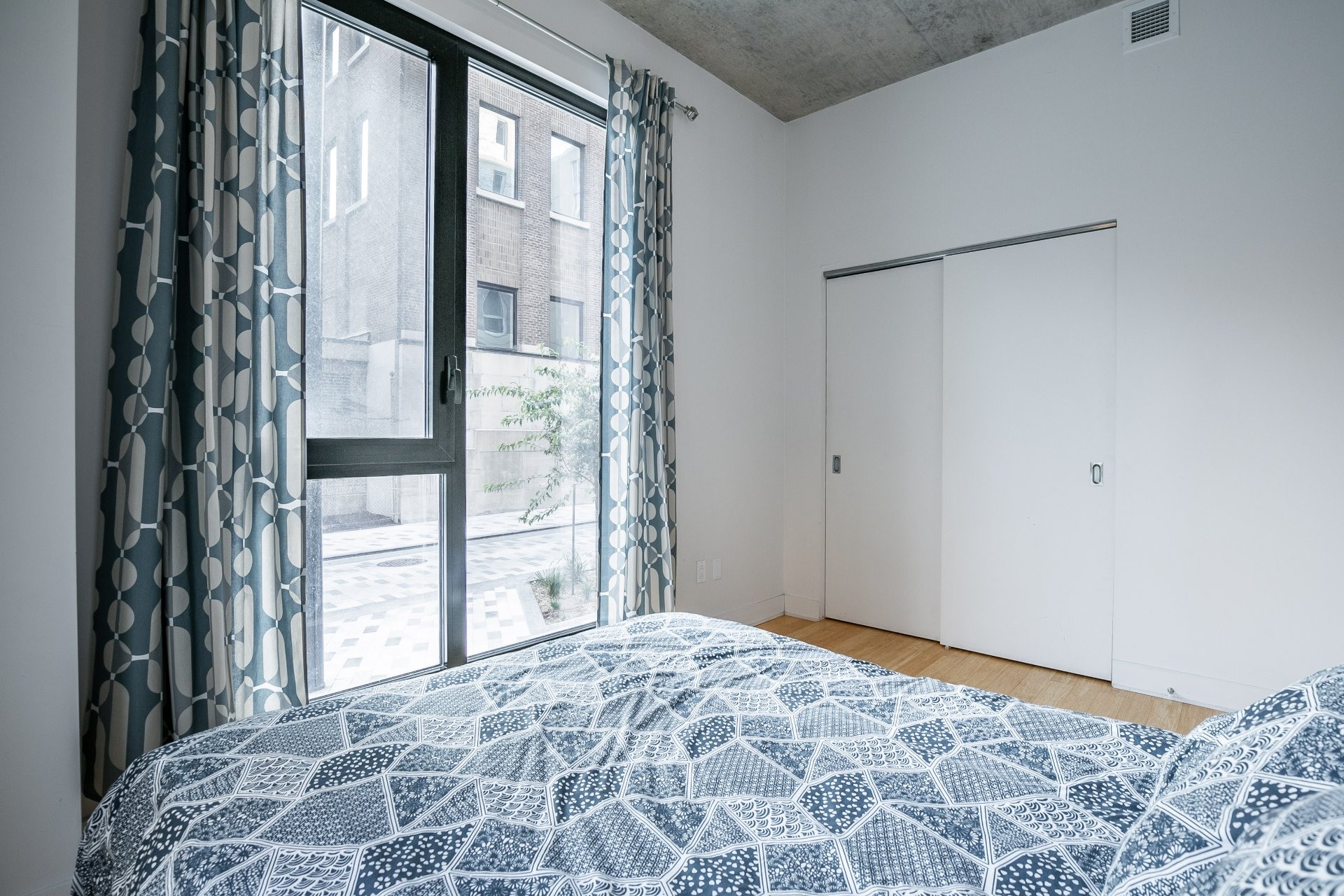 image 8 - Apartment For rent Le Sud-Ouest Montréal  - 4 rooms