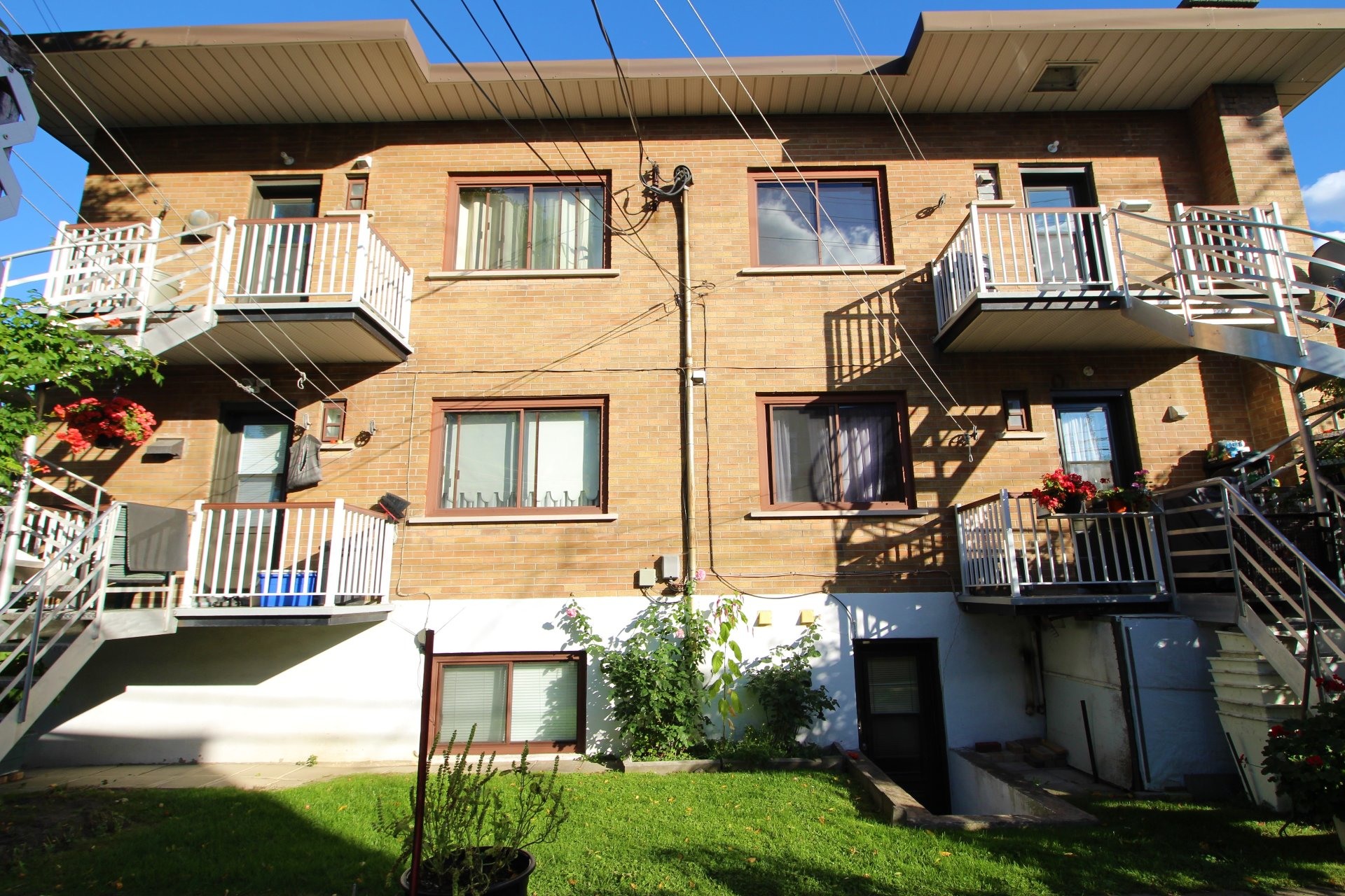 image 23 - Apartment For rent Saint-Léonard Montréal  - 6 rooms