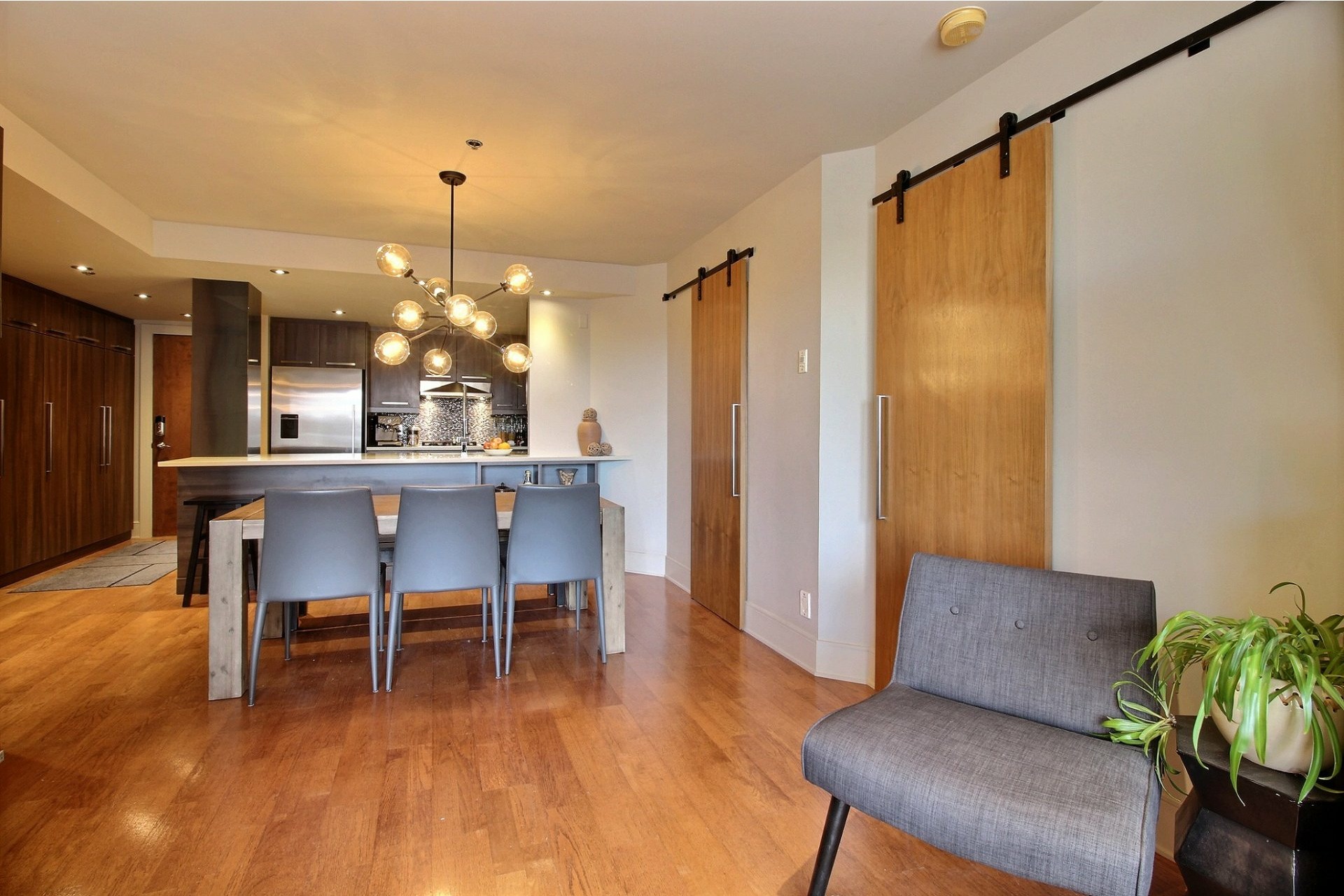 image 4 - Apartment For rent Ville-Marie Montréal  - 6 rooms