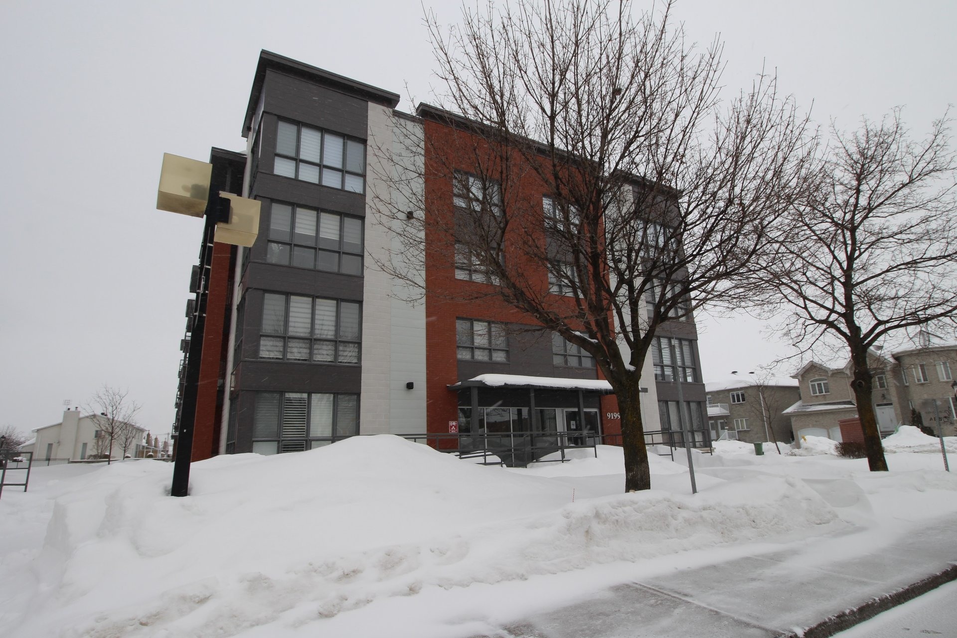 image 27 - Apartment For rent Rivière-des-Prairies/Pointe-aux-Trembles Montréal  - 6 rooms